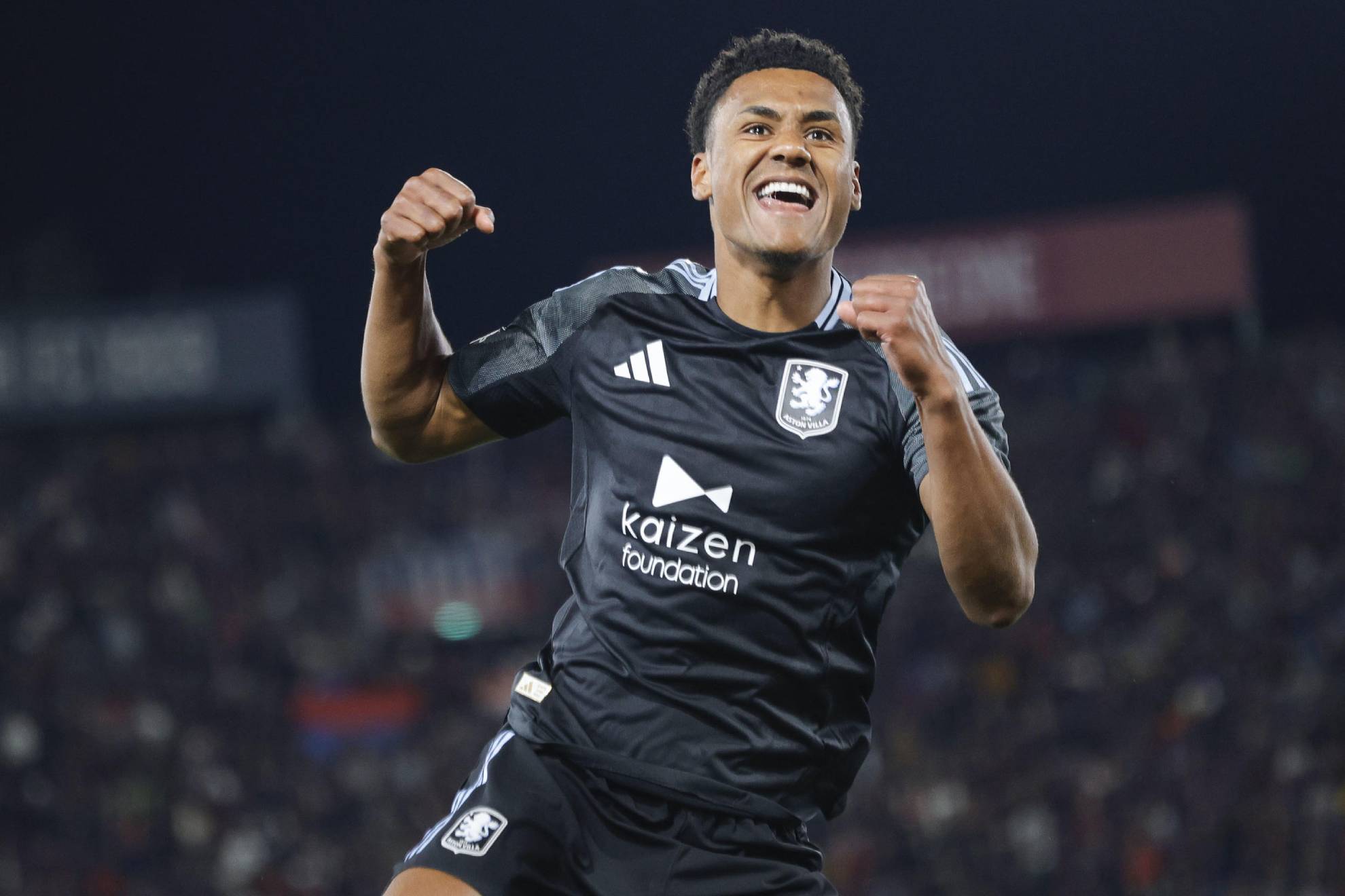 Watkins celebrando uno de los goles contra el Bolonia.