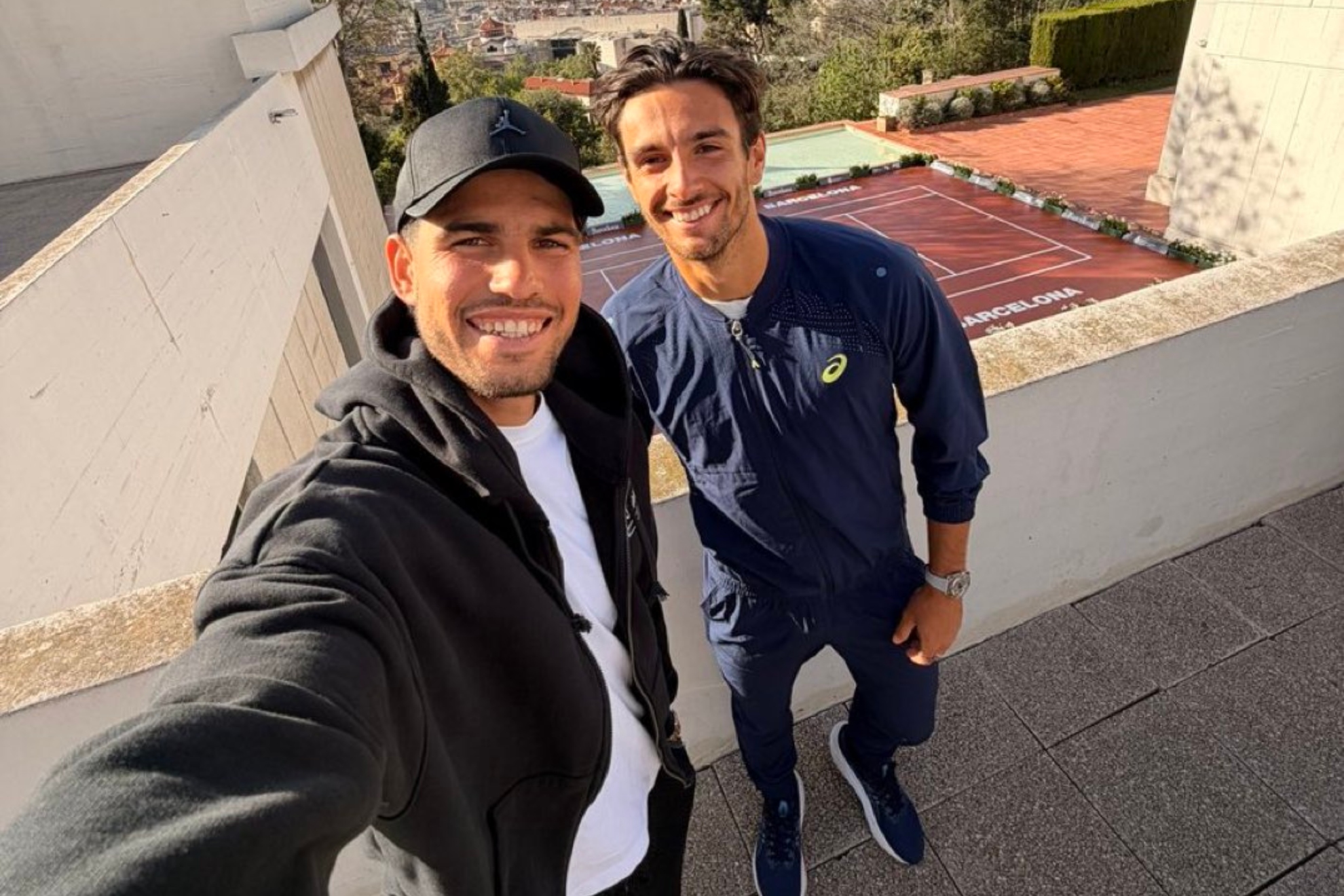 Alcaraz y Musetti se hacen un selfie.