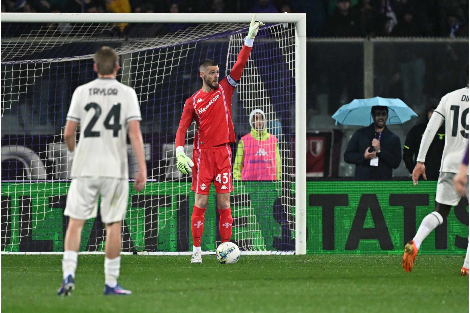 De Gea reparte instrucciones a sus compañeros