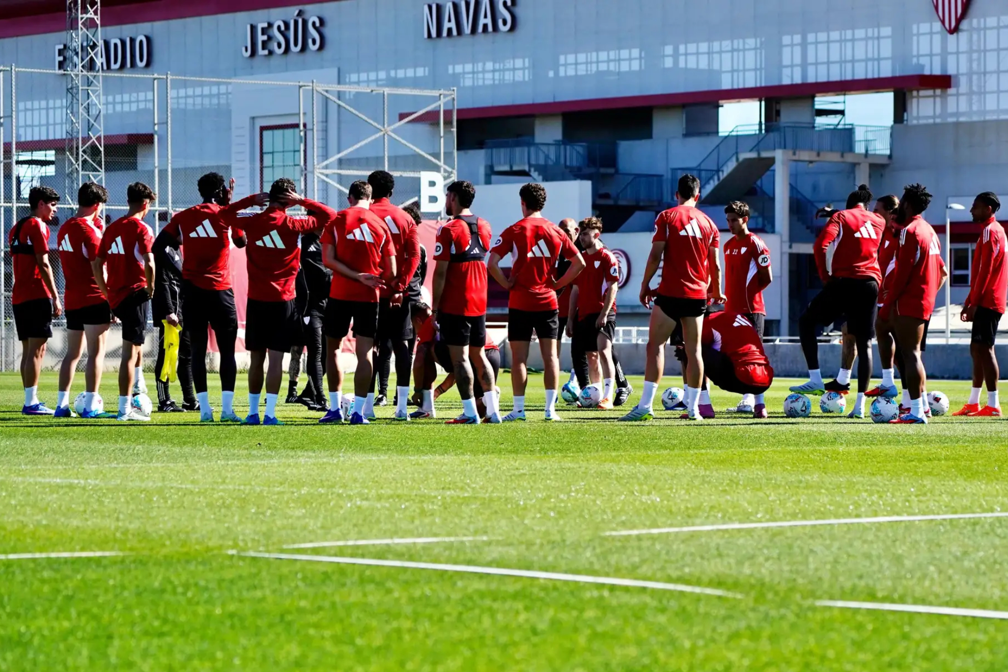 Los jugadores del Sevilla, en el entrenamiento de hoy
