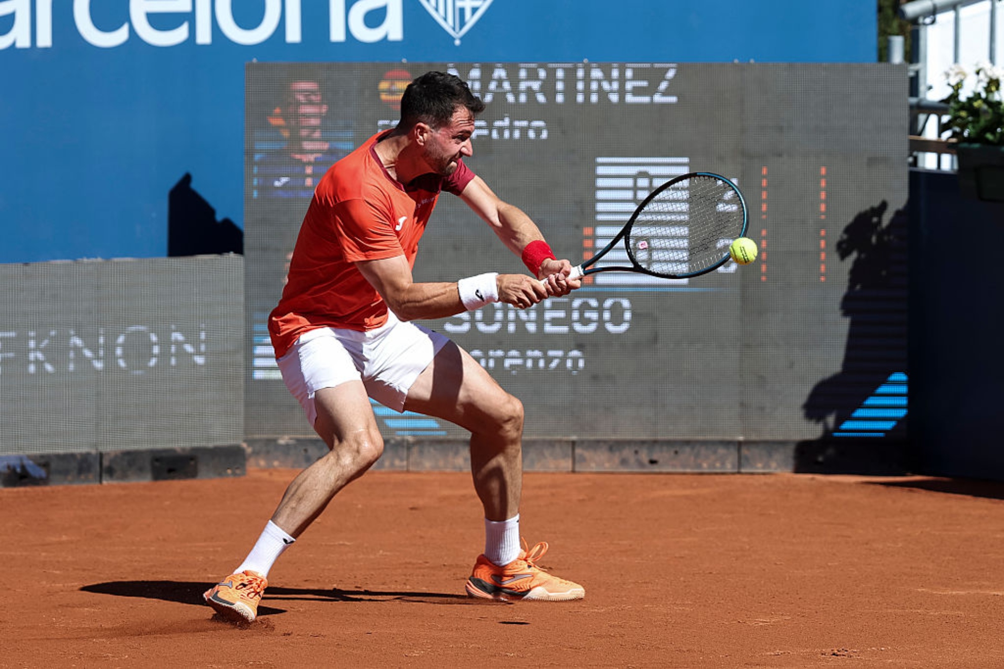 Pedro Martínez pega de revés.