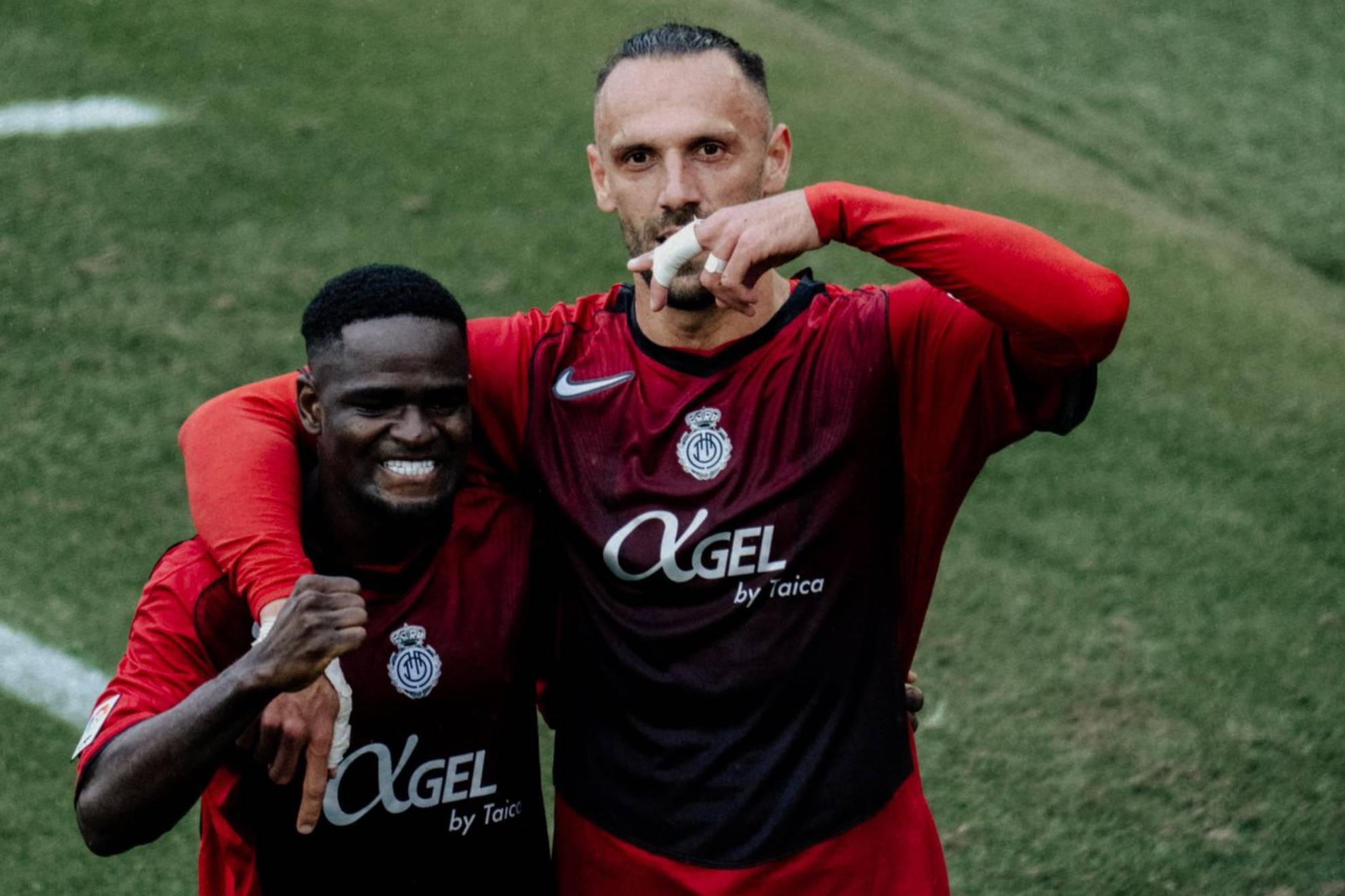 Luvumbo, con Muriqi.