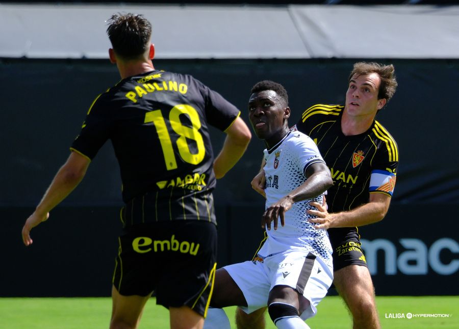 Paulino, Koné y Francho Serrano disputan un balón en el Ceuta 1-0 Zaragoza