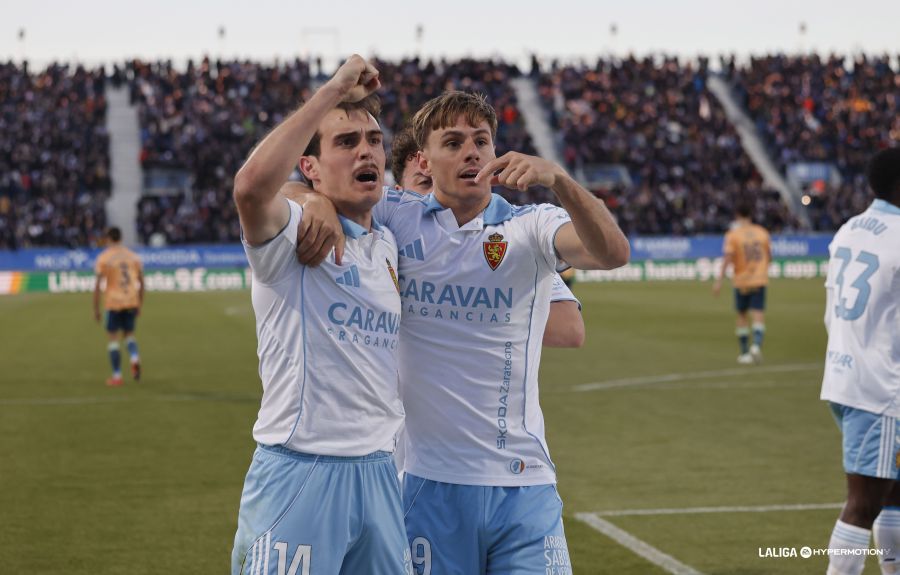 Francho y Dani Gómez celebran el 1-0 ante el Racing de Santander.