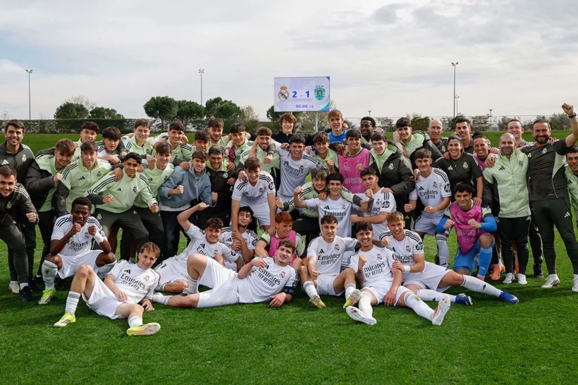 La plantilla del Juvenil A, tras ganar al Sporting de Portugal y clasificarse para la Final Four de la Youth.