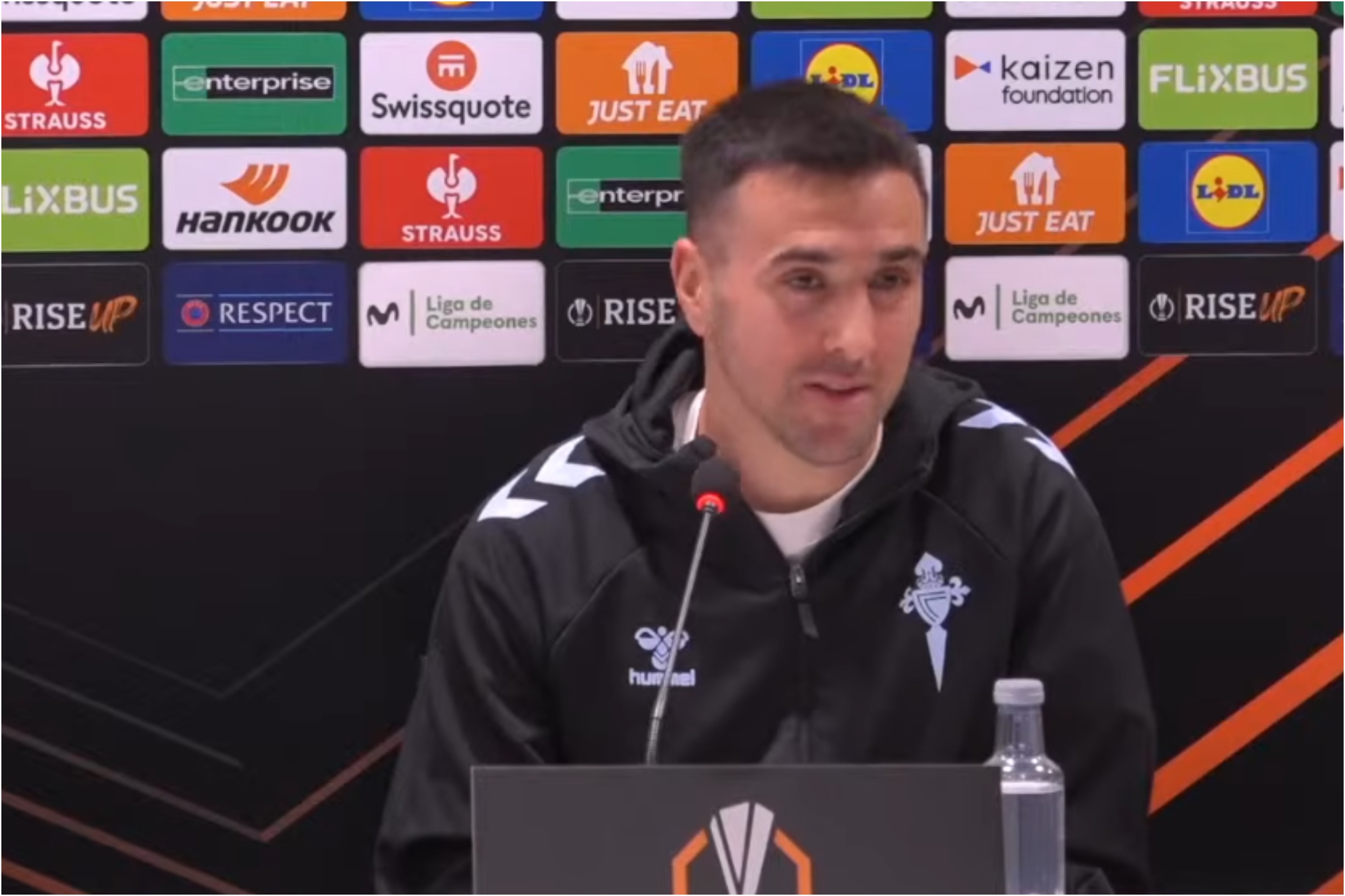 Matías Vecino, en rueda de prensa.