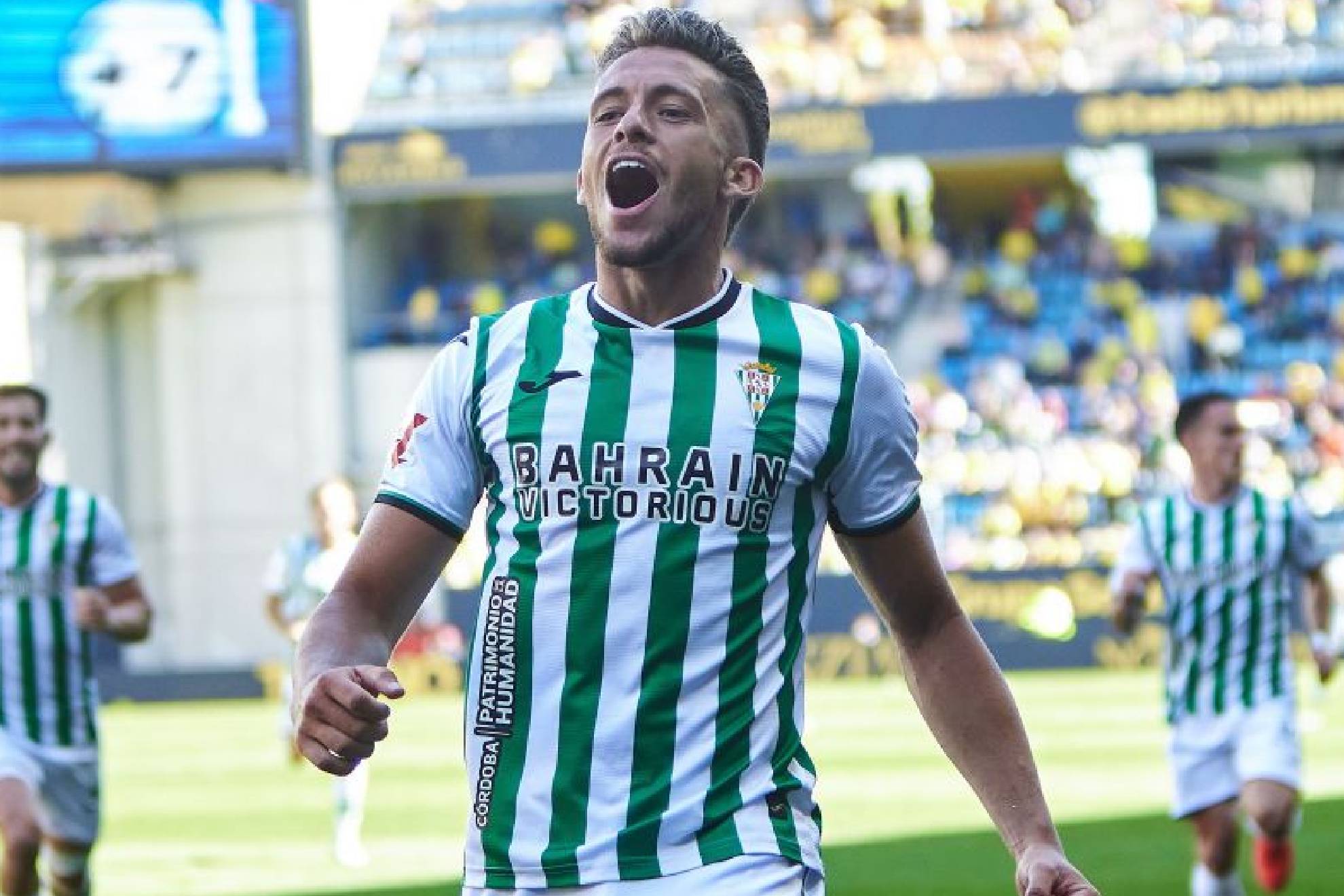 Isma Ruiz celebra el 1-3 ante el Cádiz