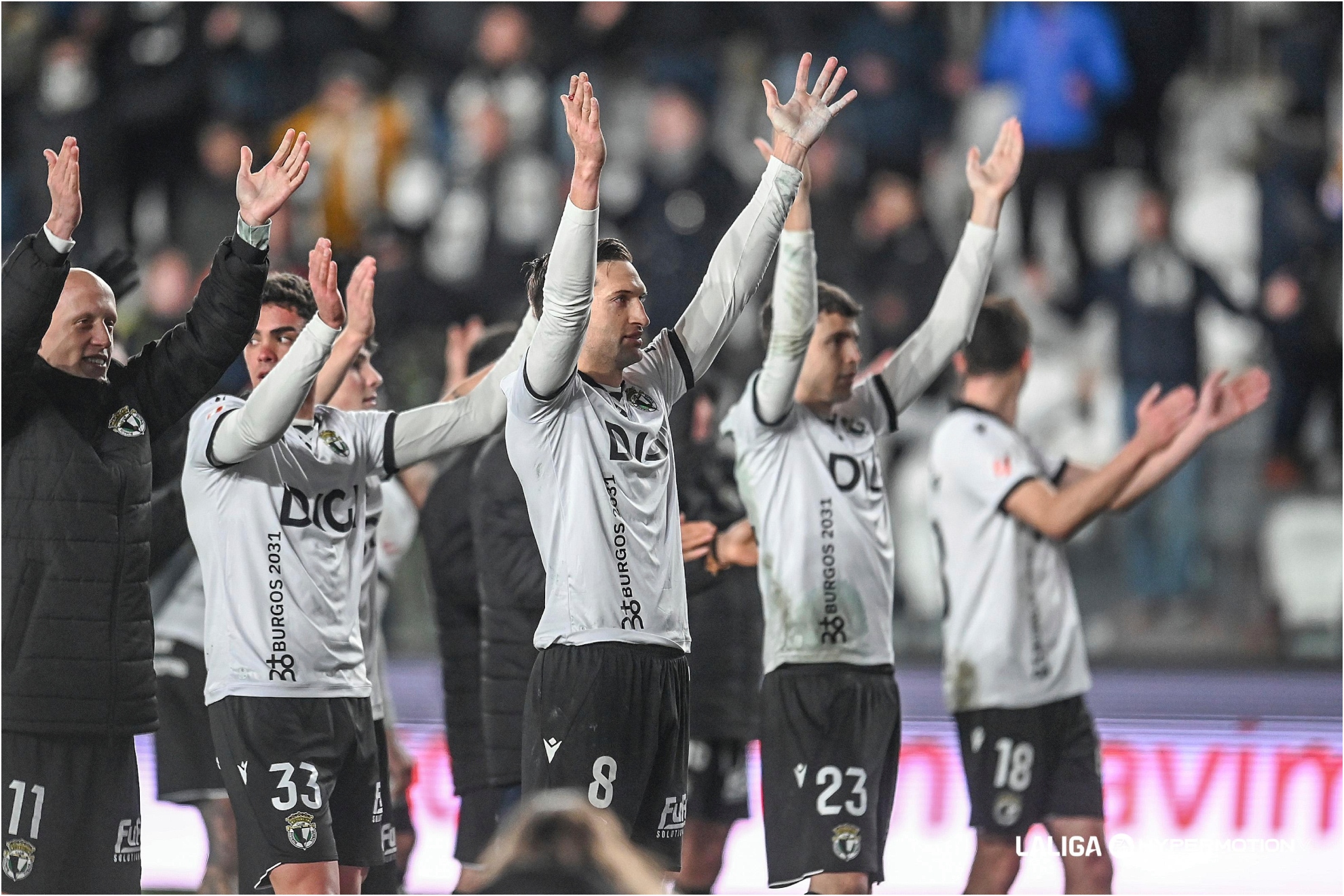Los jugadores del Burgos celebrando un triunfo esta temporada.