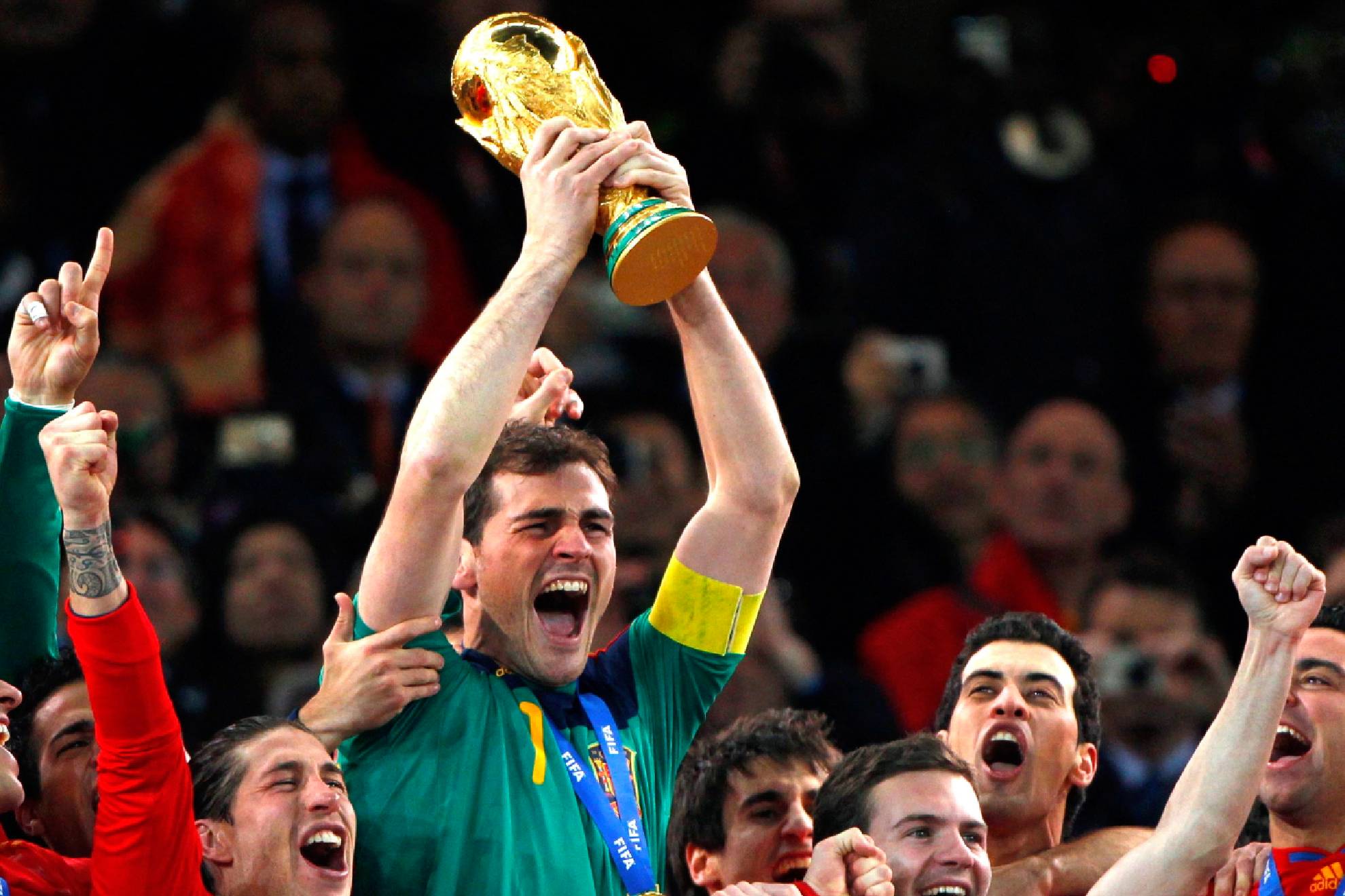 Iker Casillas levanta la Copa del Mundo en 2010