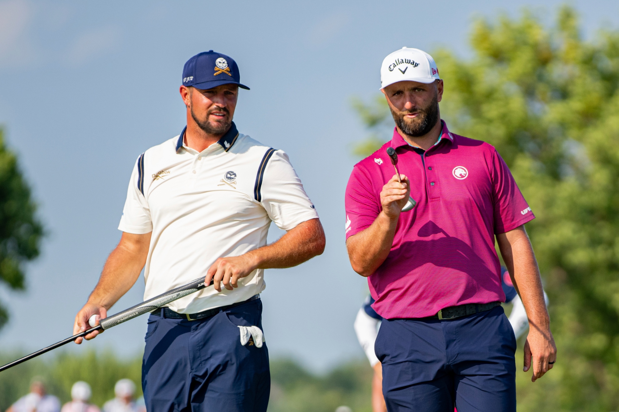 Bryson DeChambeau y Jon Rahm en el LIV Golf Chicago de 2025.