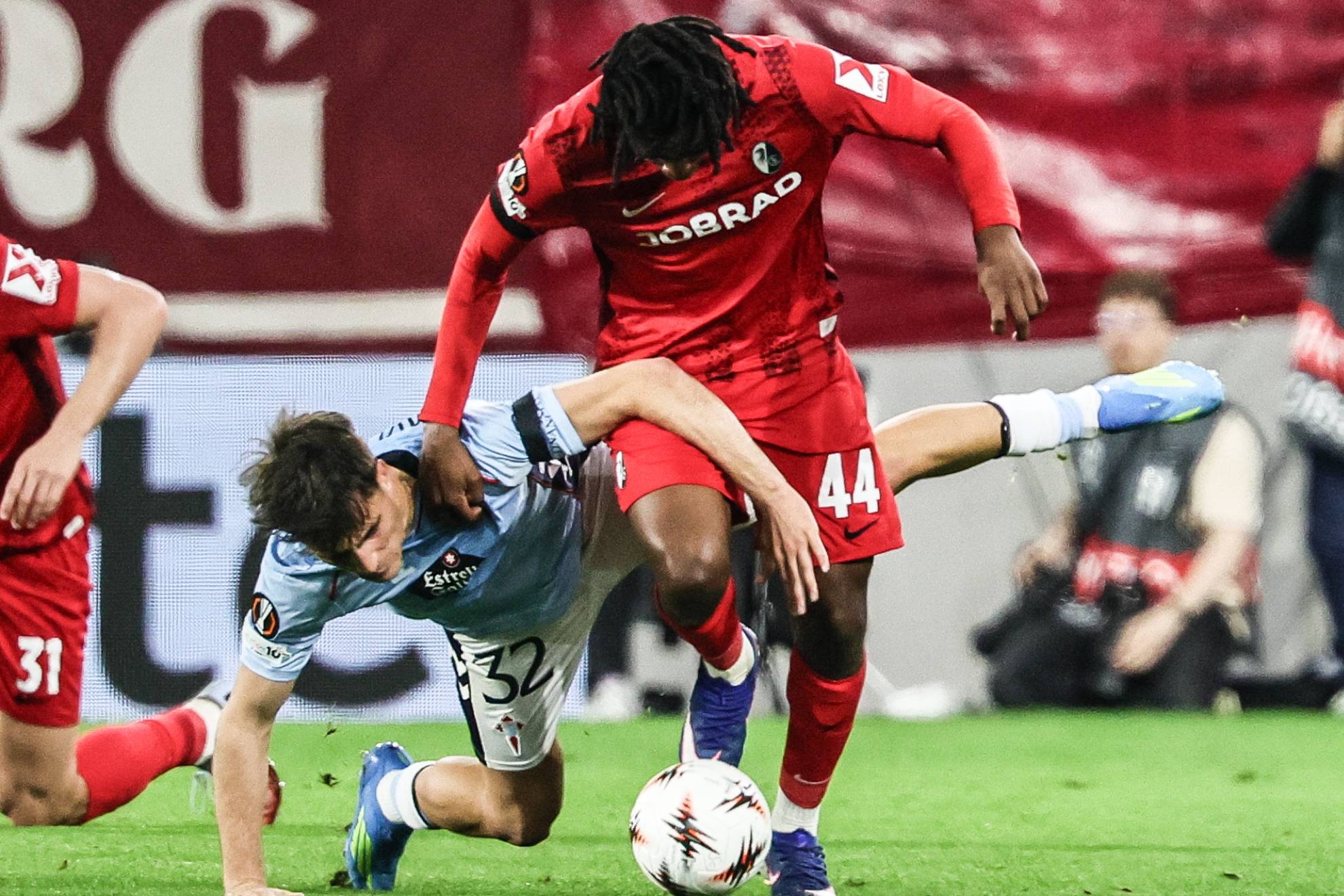 El Celta cayó contra el Friburgo en Balaídos.