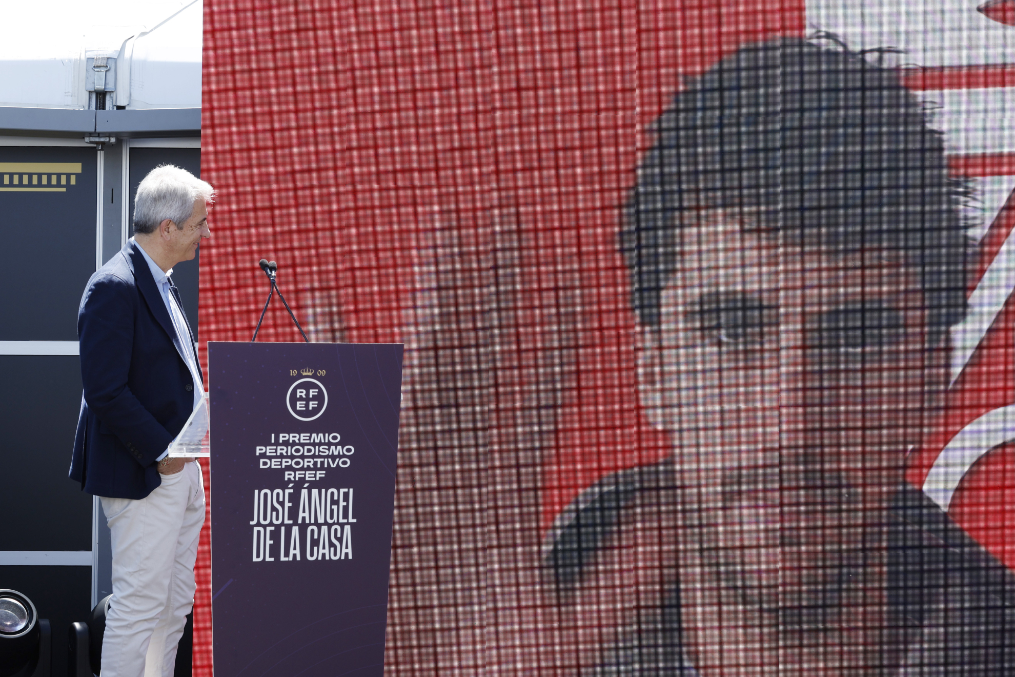 Lama recibe el reto de su hijo Manu