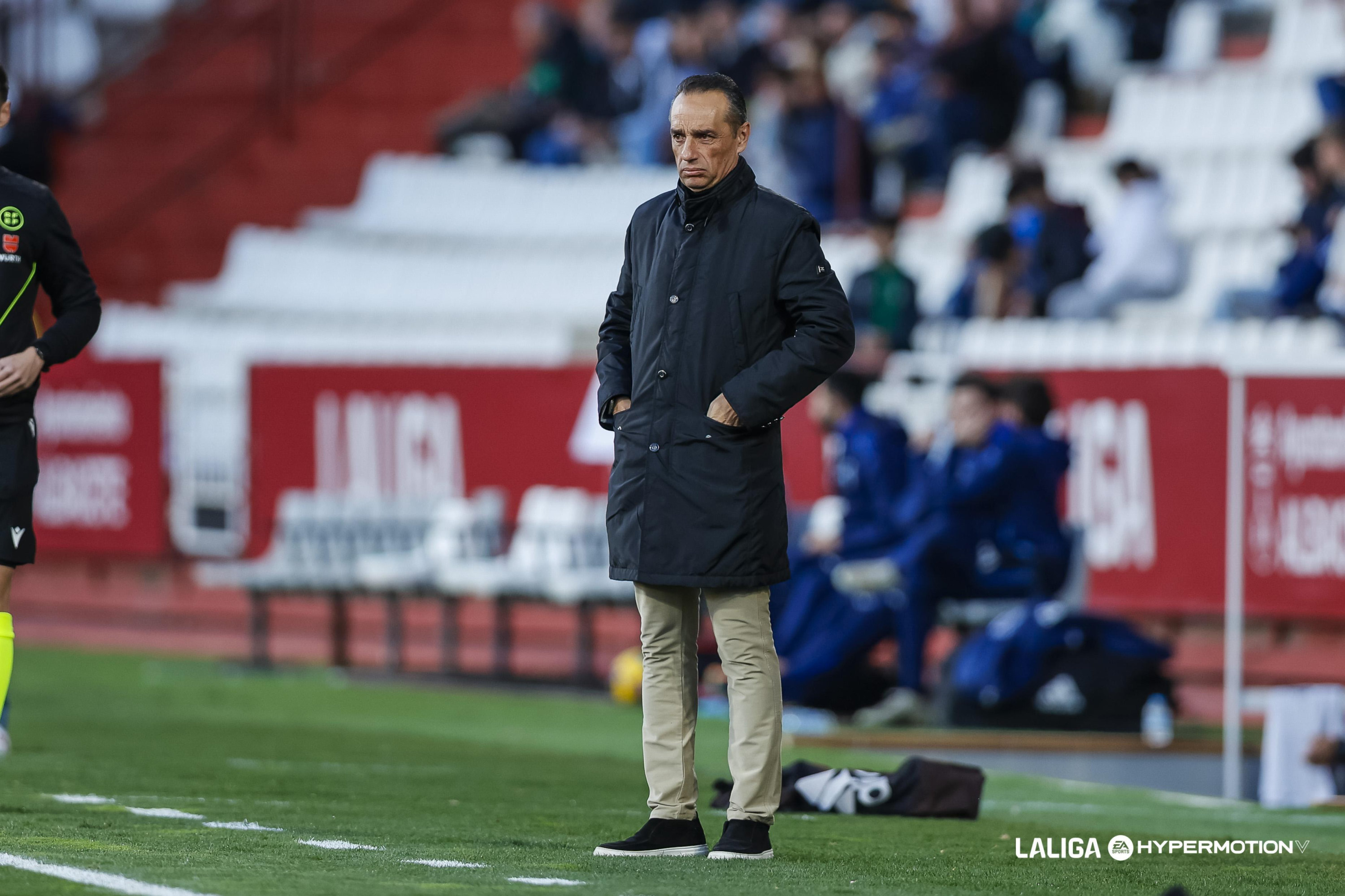 José Luis Oltra, en área técnica.