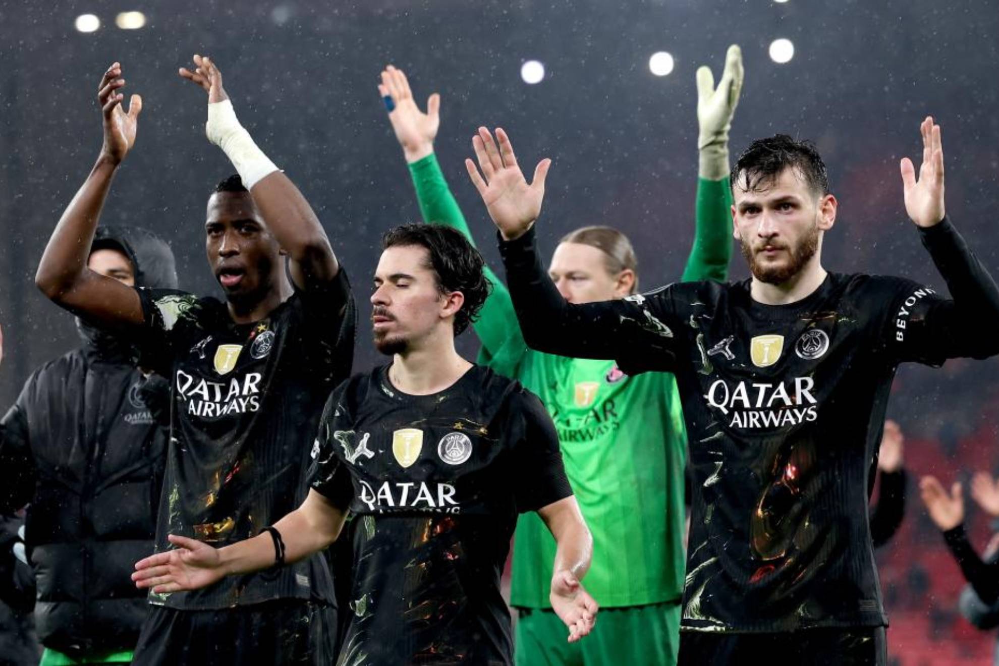 Los jugadores del PSG celebran el pase ante el Liverpool