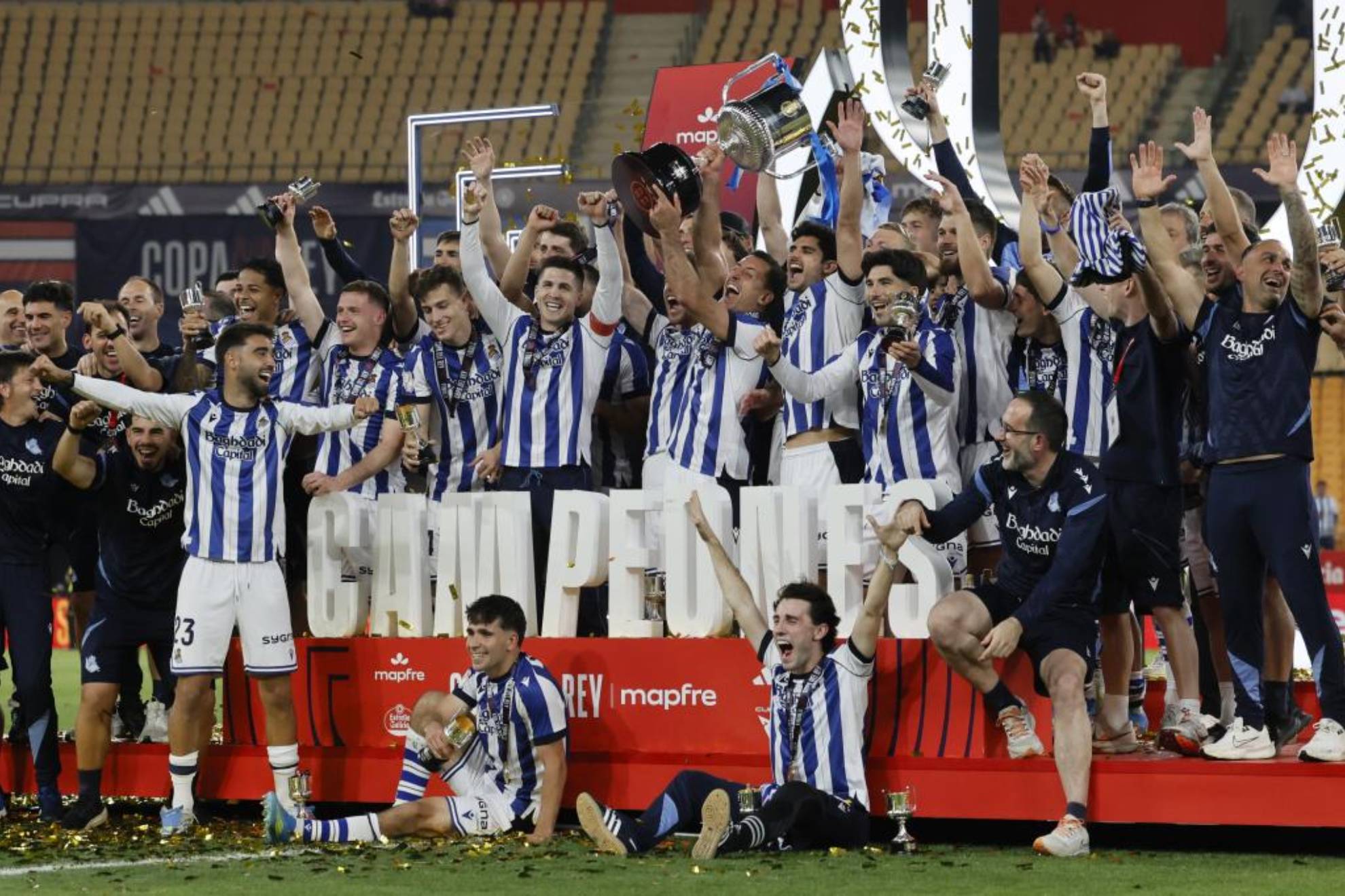 La Real Sociedad celebra el título de Copa