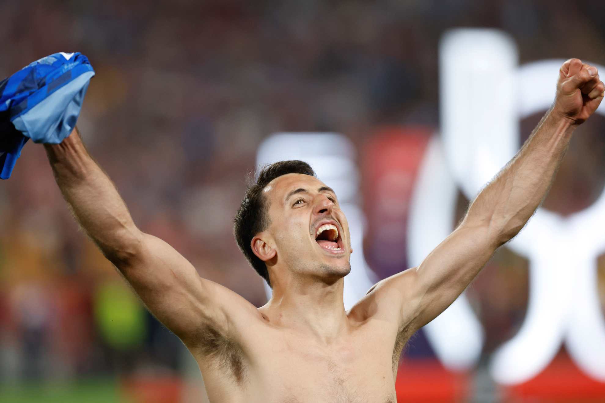 Mikel Oyarzabal festeja el título de Copa en La Cartuja