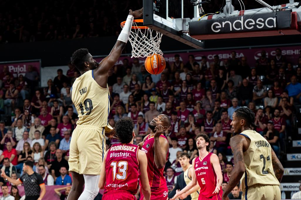 Fall machaca el aro del Hiopos Lleida.