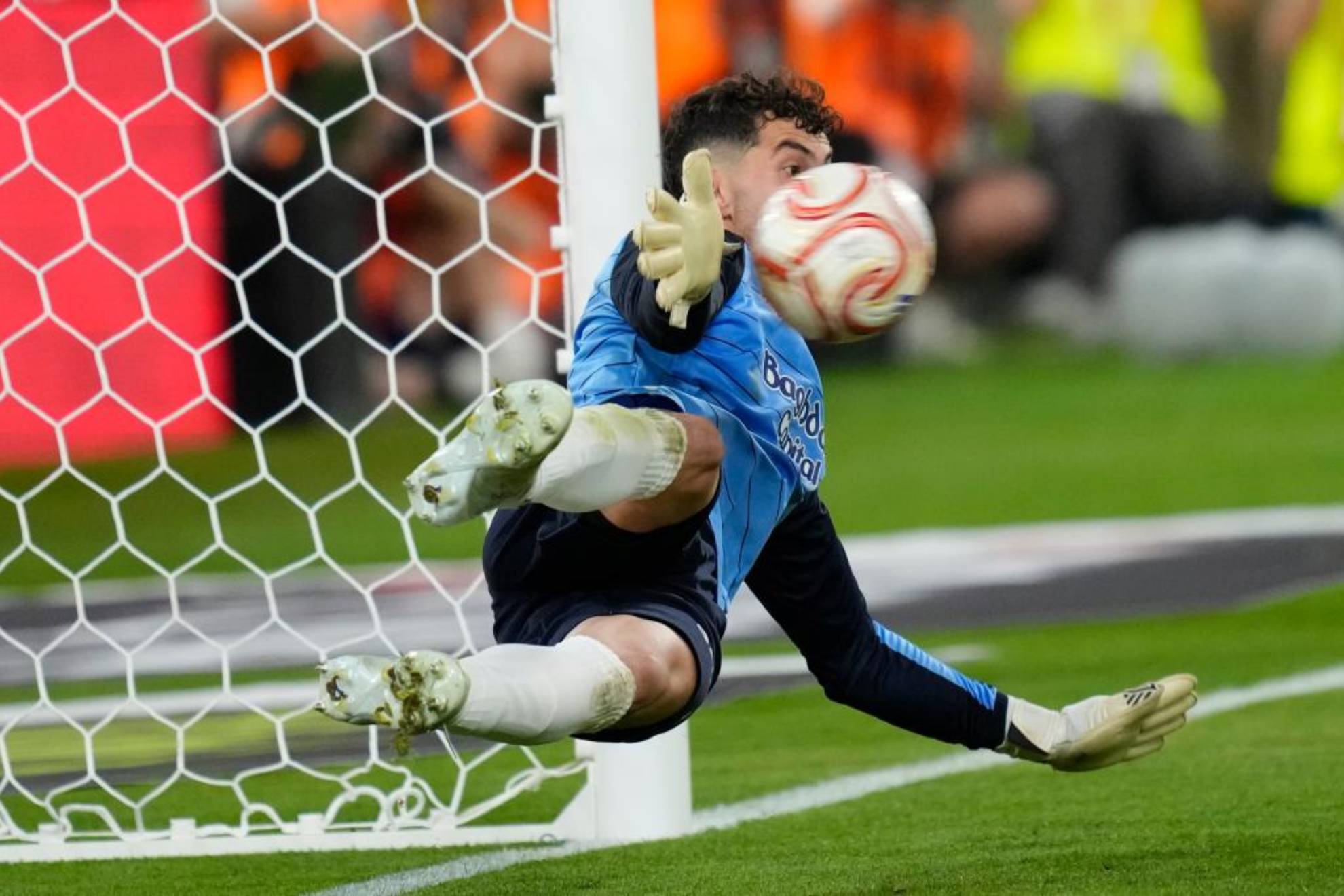 Marrero detiene un penalti en la final de Copa.