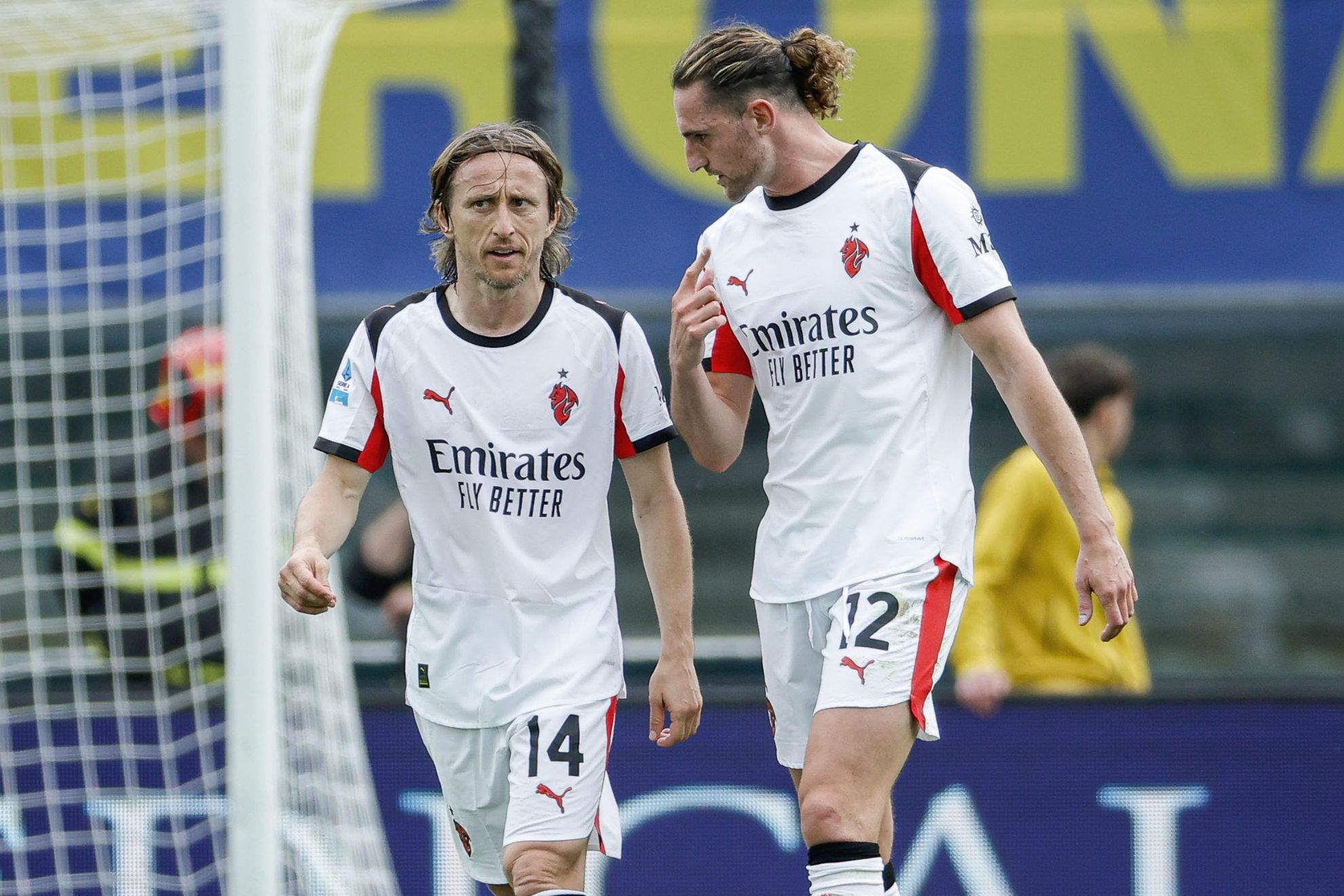Modric conversa con Rabiot tras el gol del francés al Hellas Verona