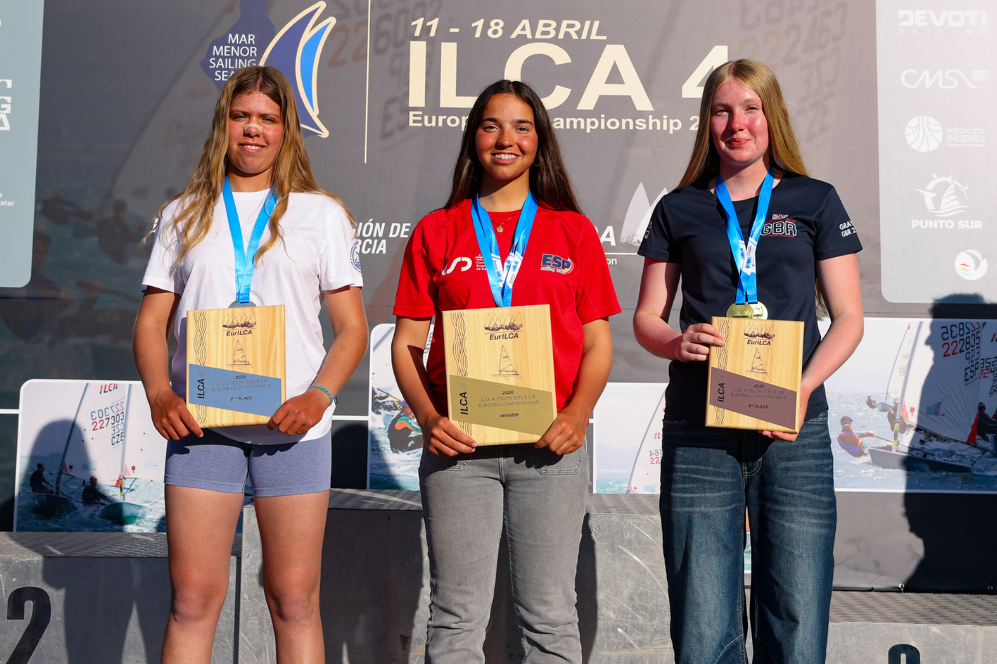 Podio femenino Sub16 con Marta Ferrando en lo más alto.