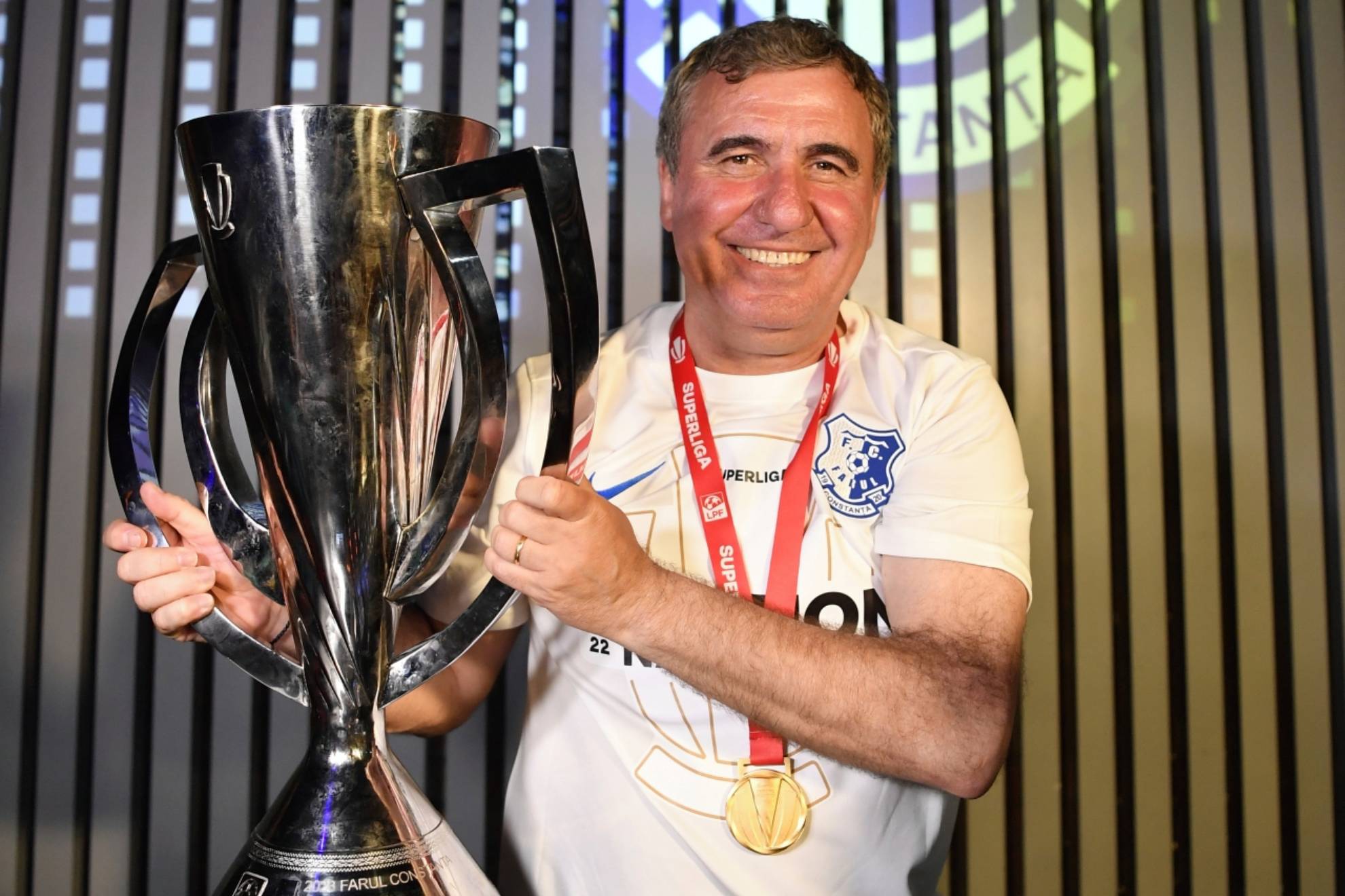 Hagi será el nuevo seleccionador de Rumanía tras la muerte de Lucescu