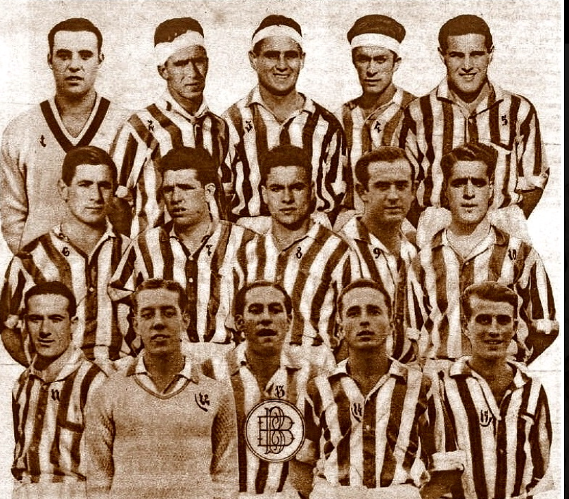 La plantilla del Betis de la 1932-33, con García de la Puerta el último de izquierda a derecha en la fila del centro.