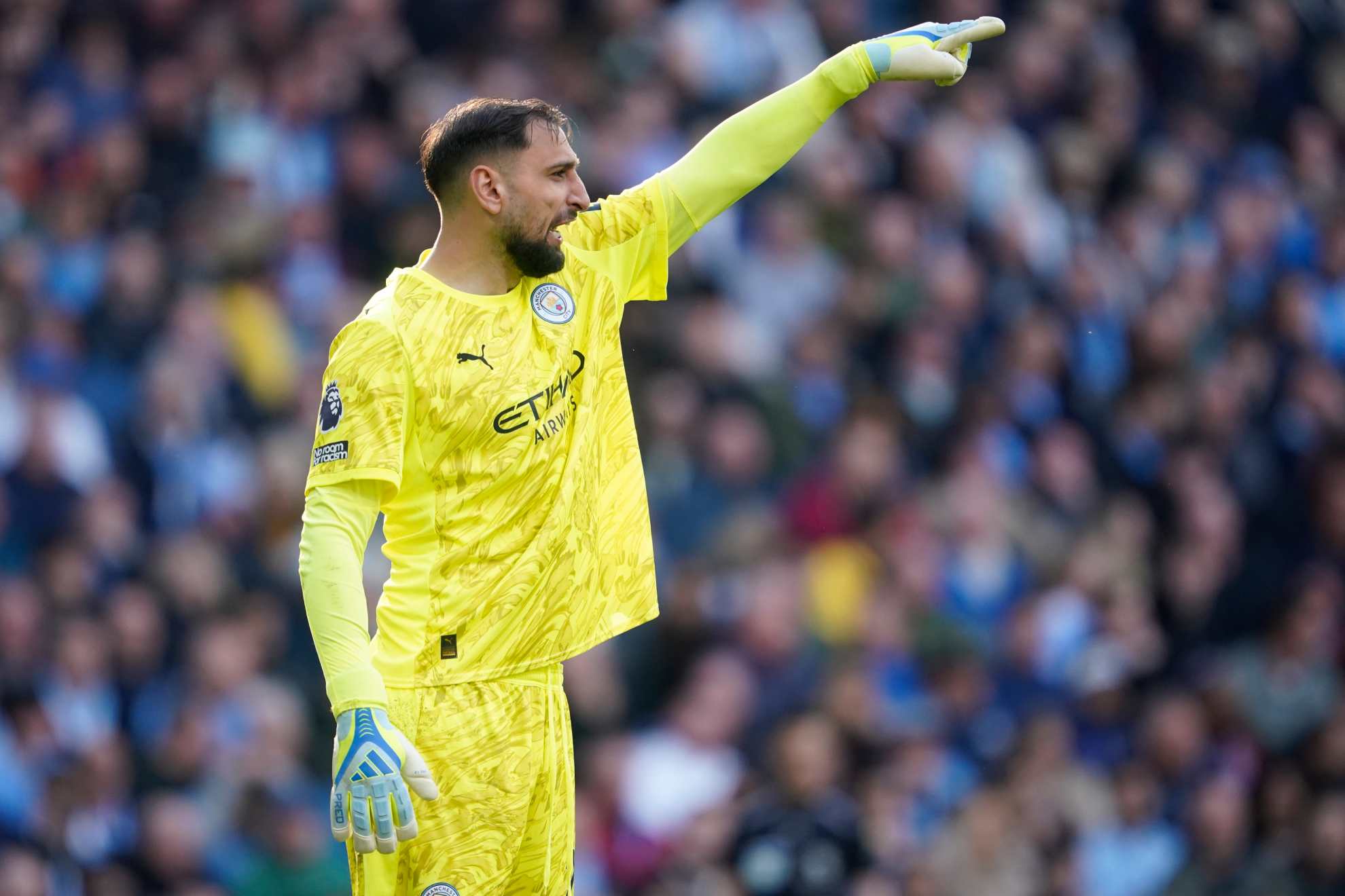 Donnarumma, during the match against Arsenal