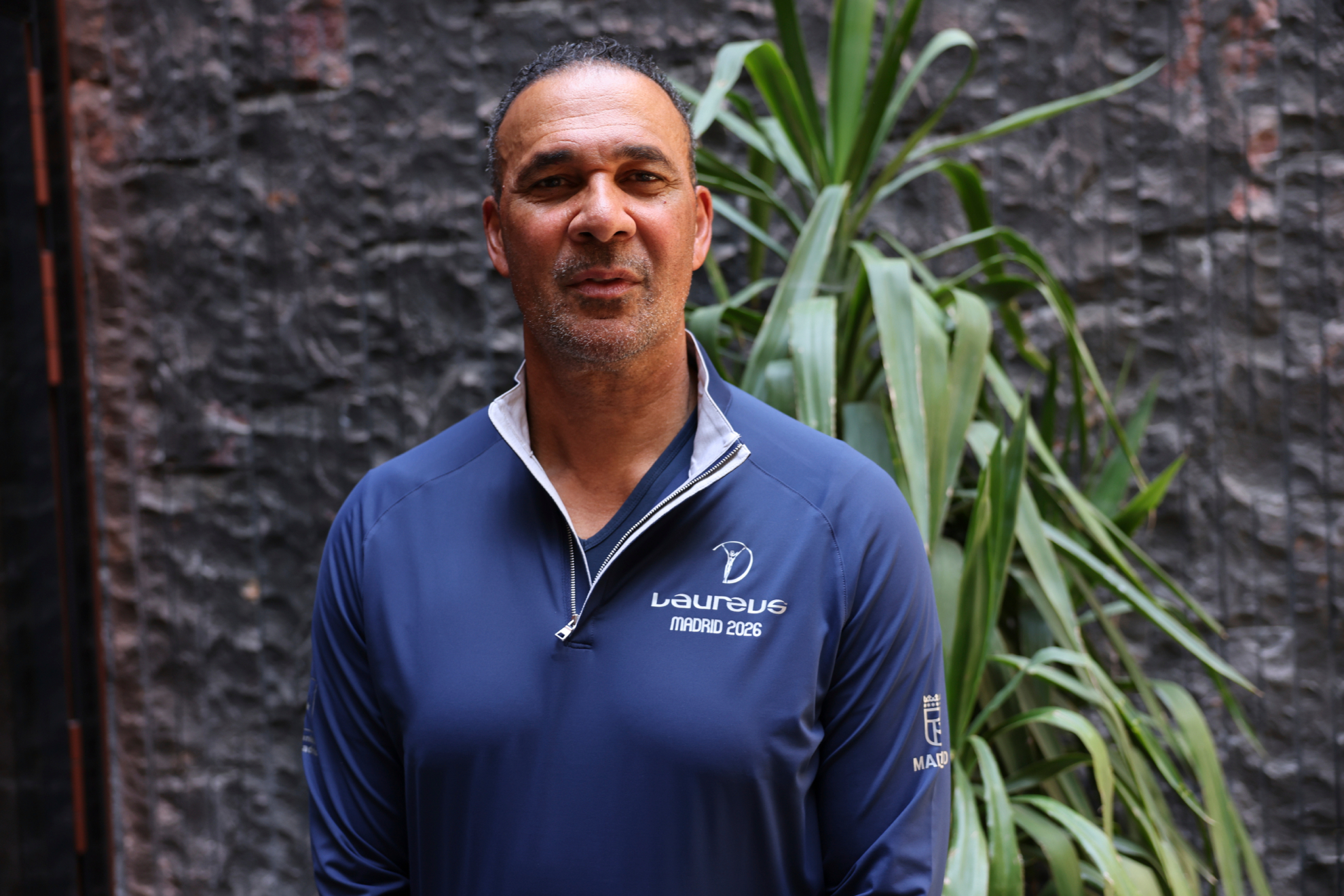 Ruud Gullit poses for MARCA after the interview.