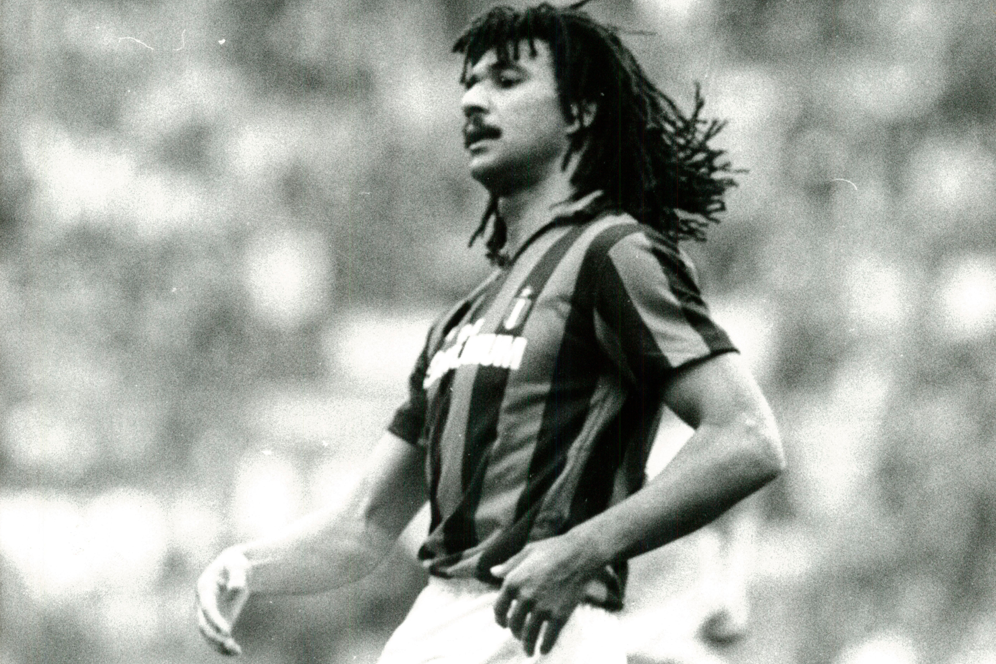 Ruud Gullit with the Milan shirt during a match.
