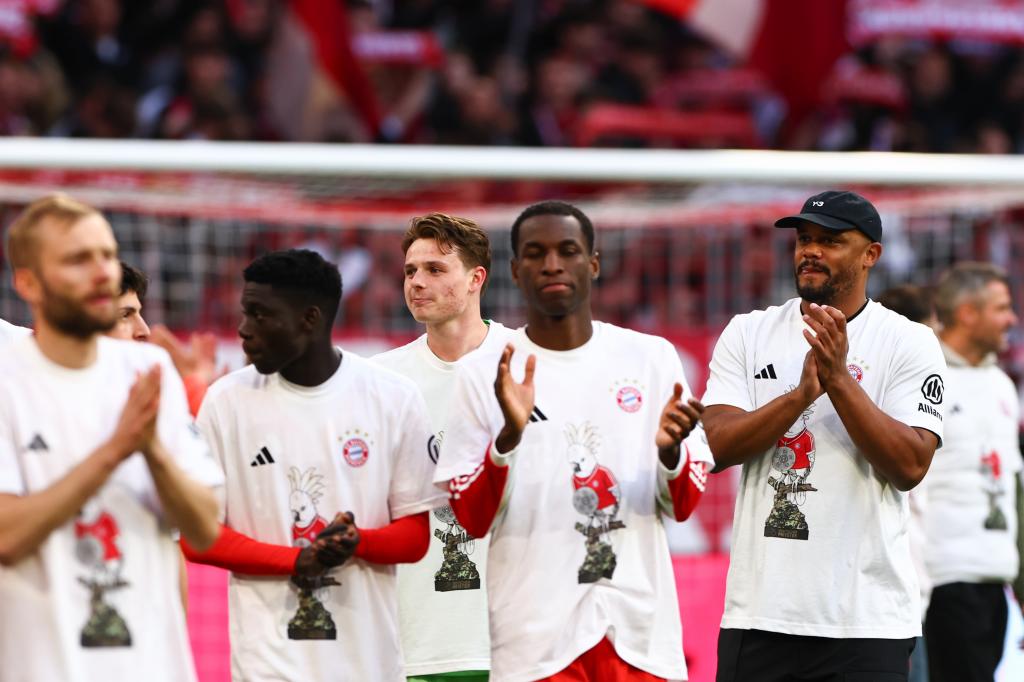 The players with the jerseys and the famous cockatoo