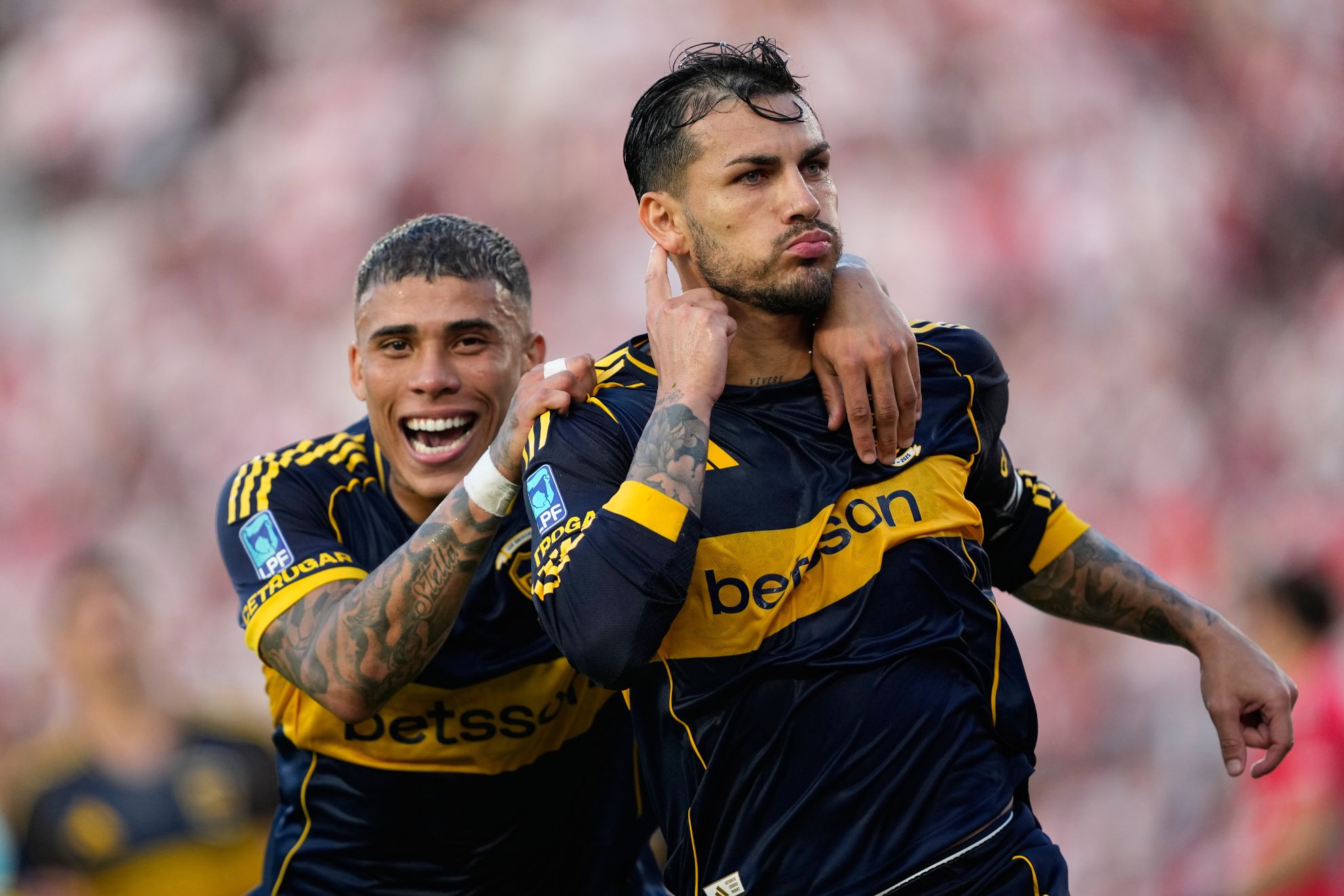 Paredes celebra su gol ante River que dio la victoria a Boca