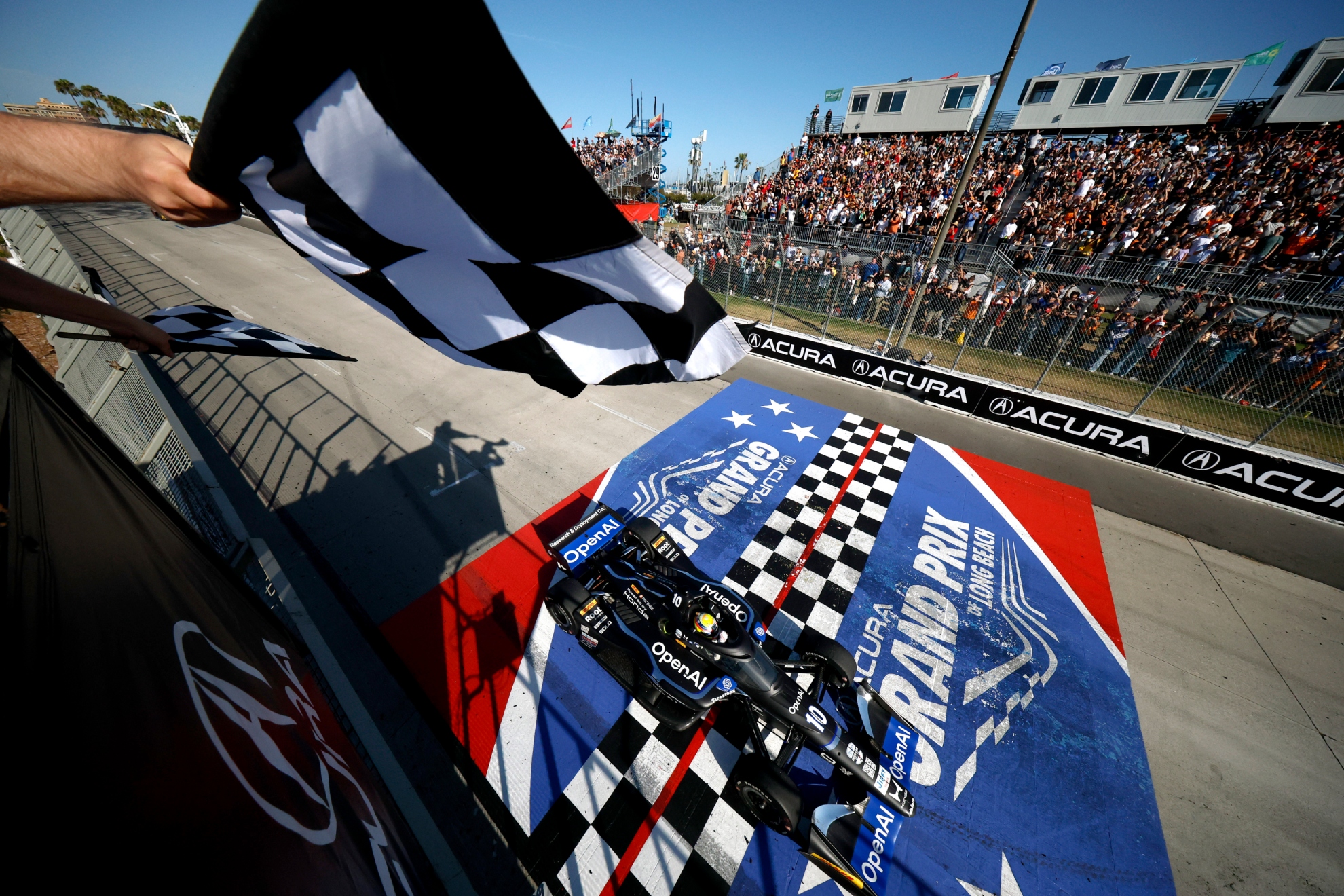 La tercera victoria del año de Álex Palou le devuelve al liderato de la IndyCar.