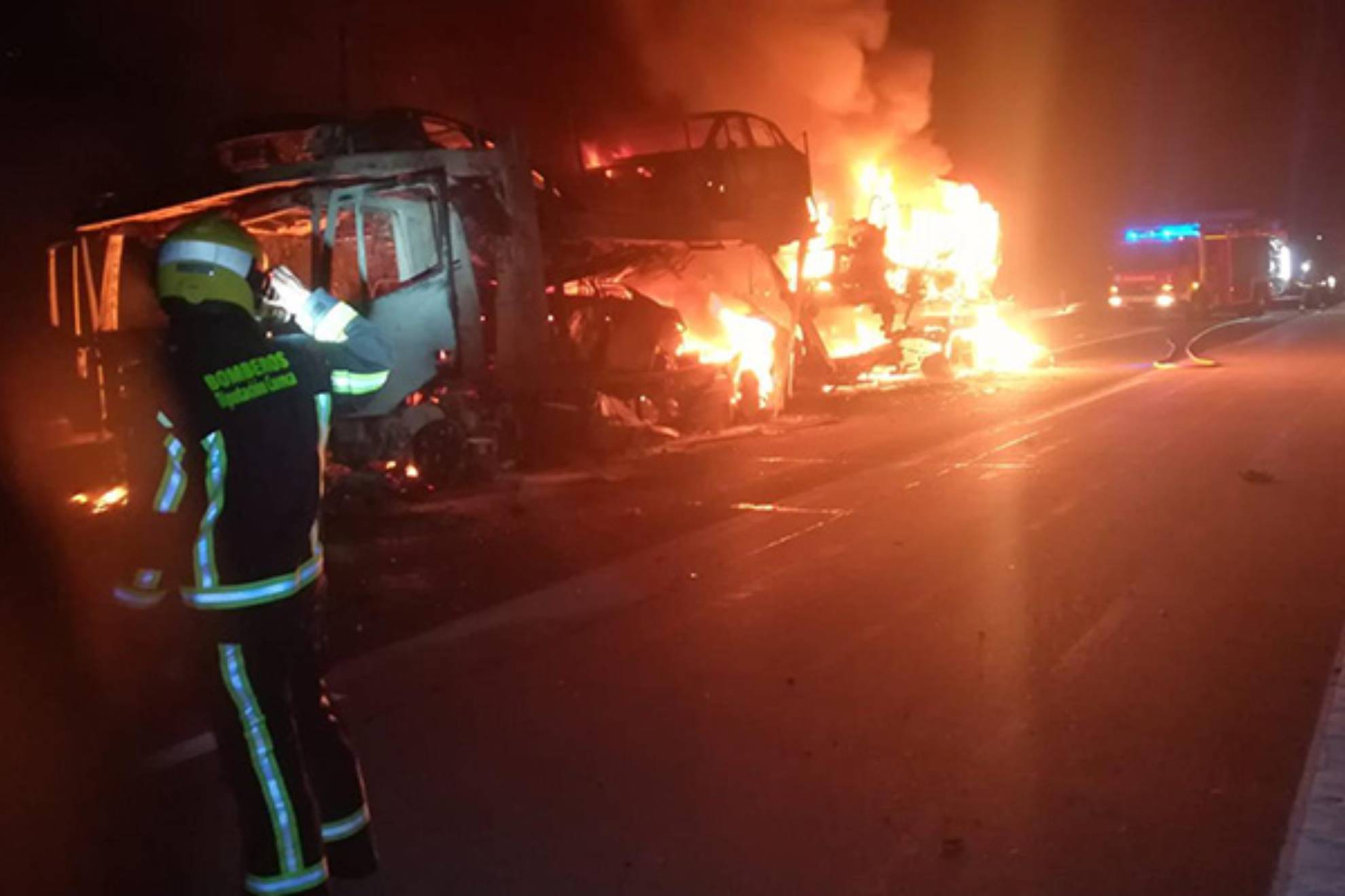 Camiones incendiados.