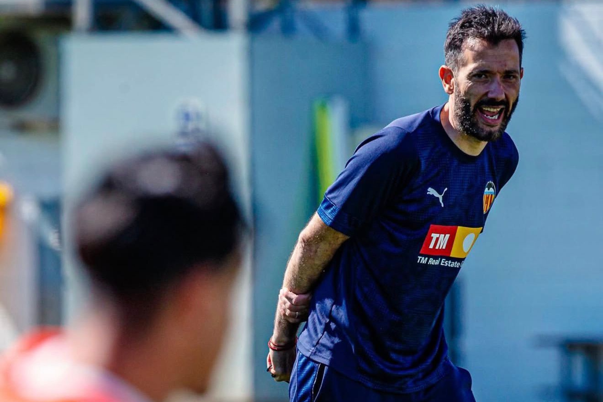 Corberán dando instrucciones en un entrenamiento.