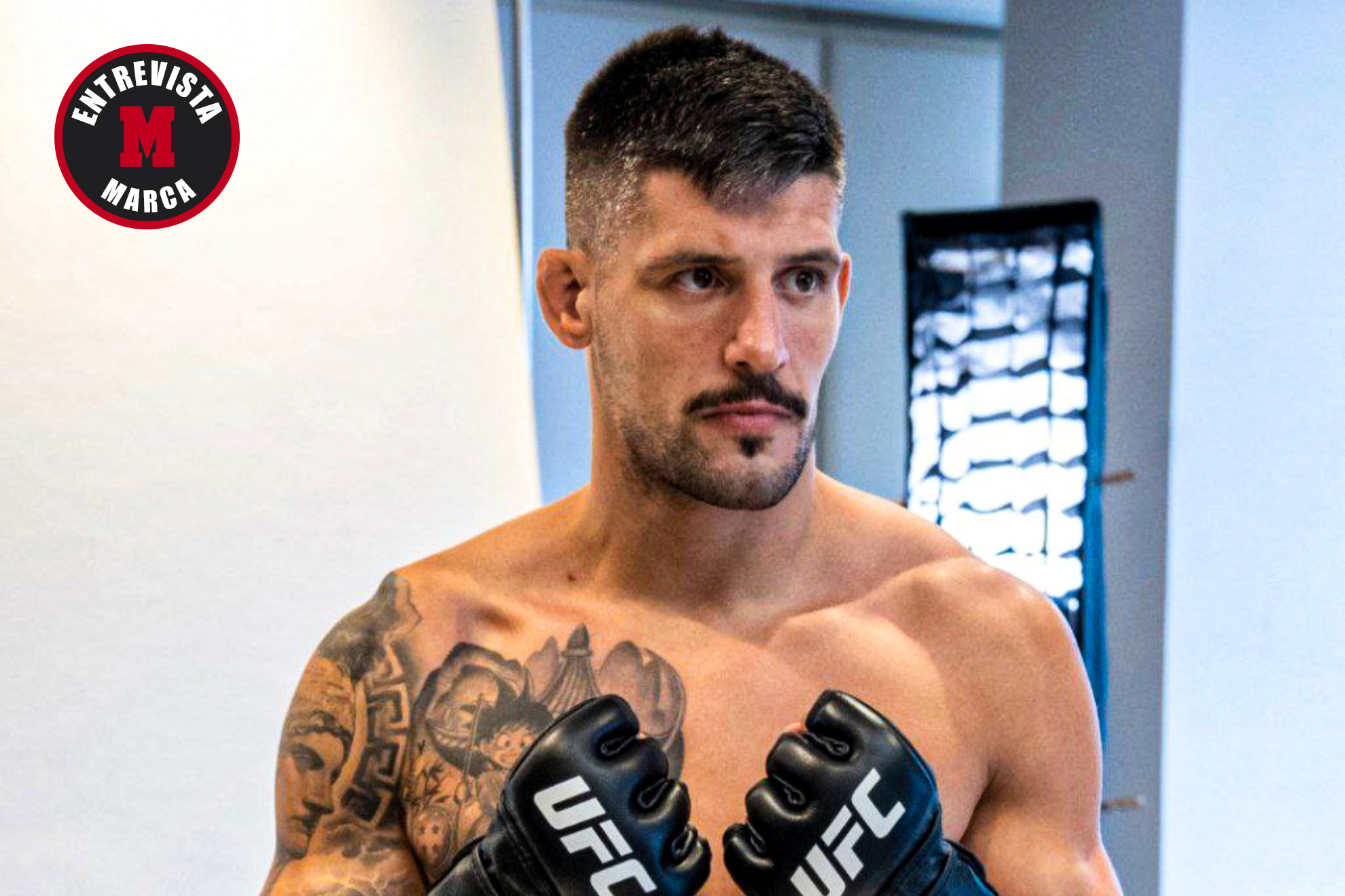 Joel Álvarez posa para UFC.