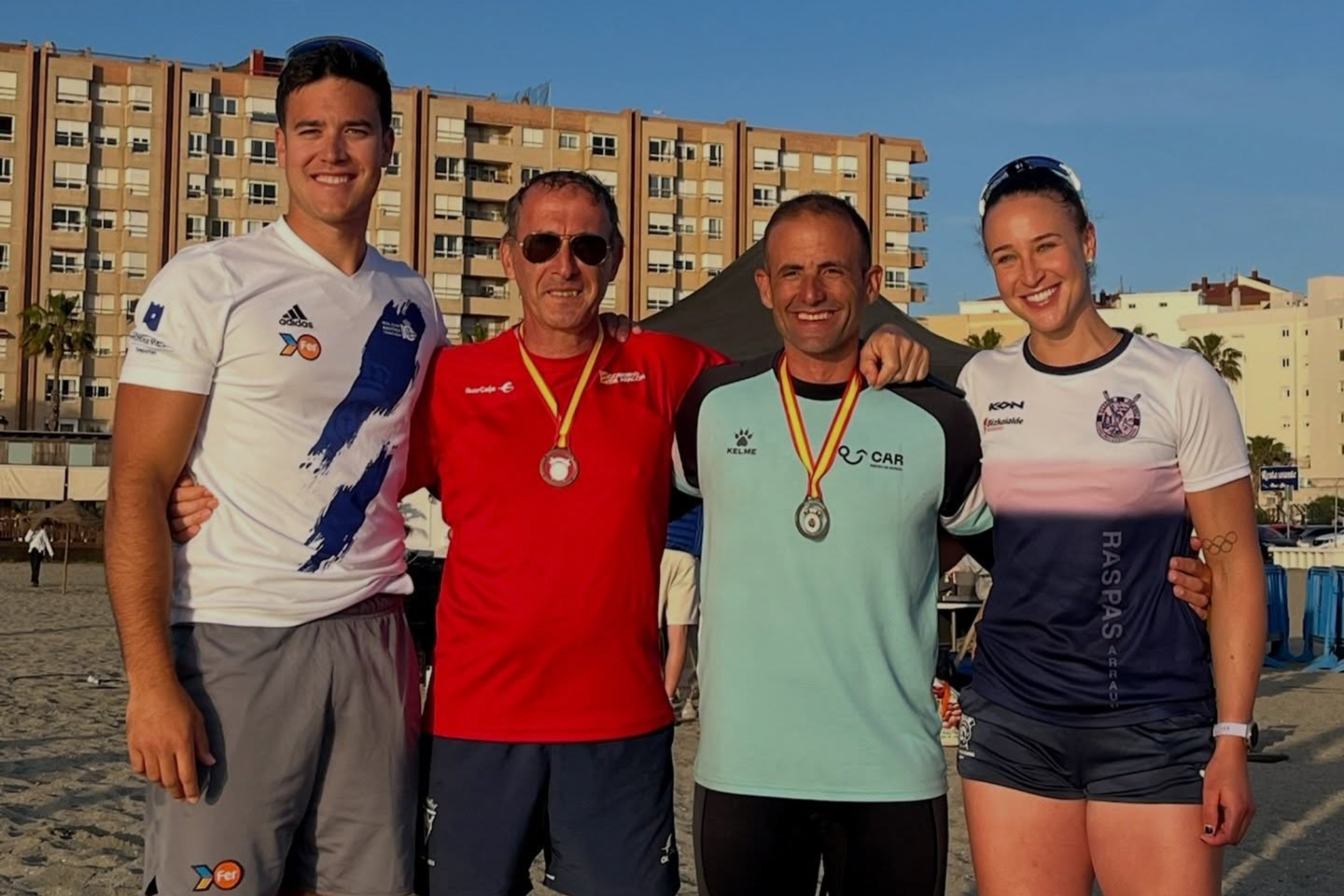 Ander Martín y Esther Briz con Alfonso Muniesa y Antonio Barbero.