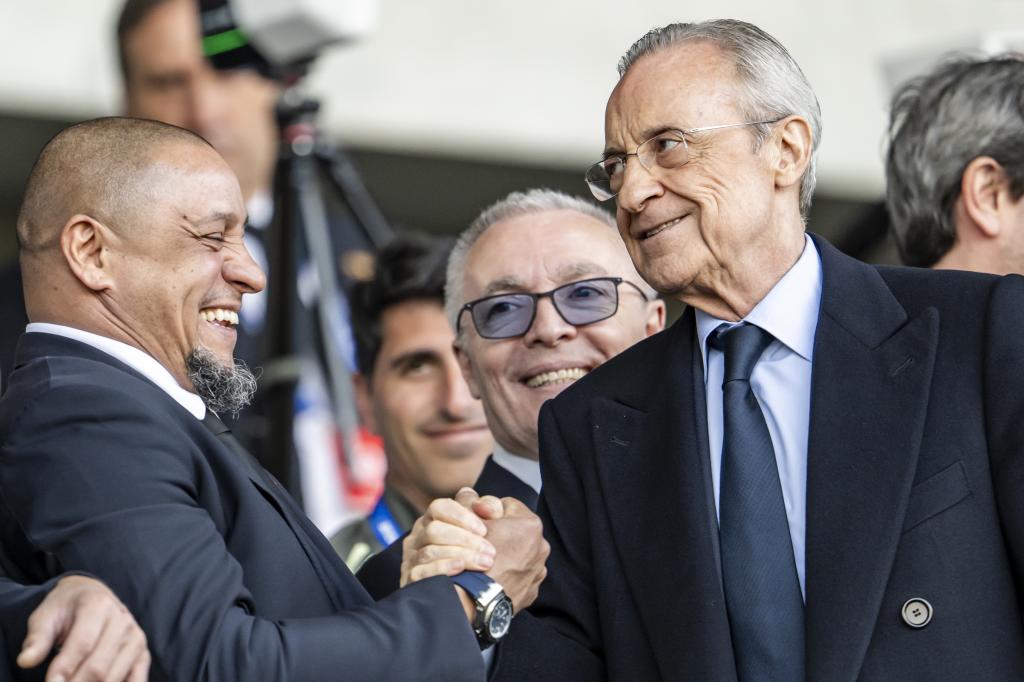 Florentino Pérez junto con Roberto Carlos en la final de la Youth League.