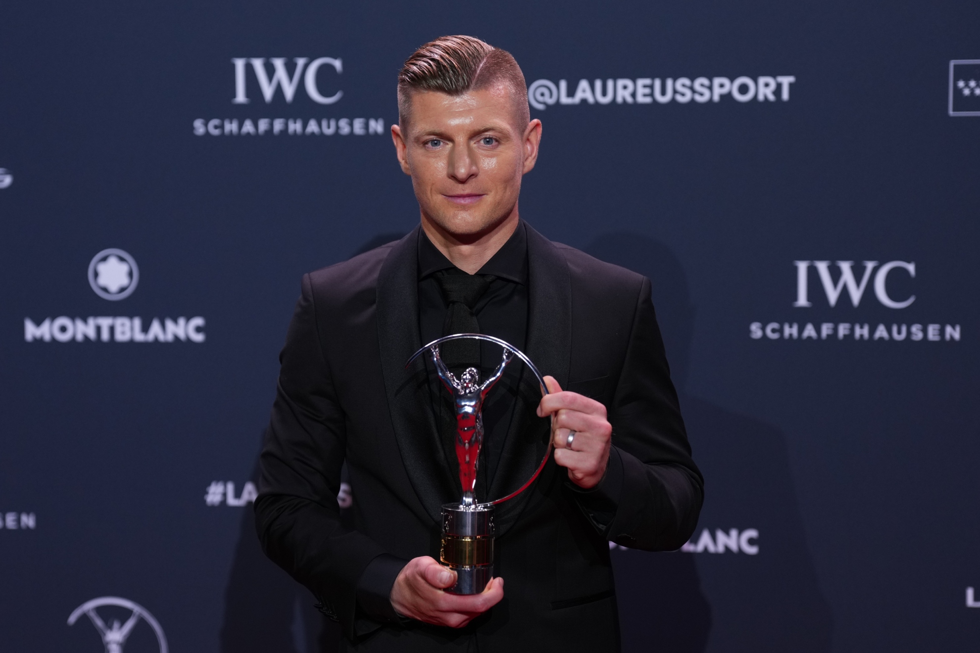 Kroos, con el premio Laureus.