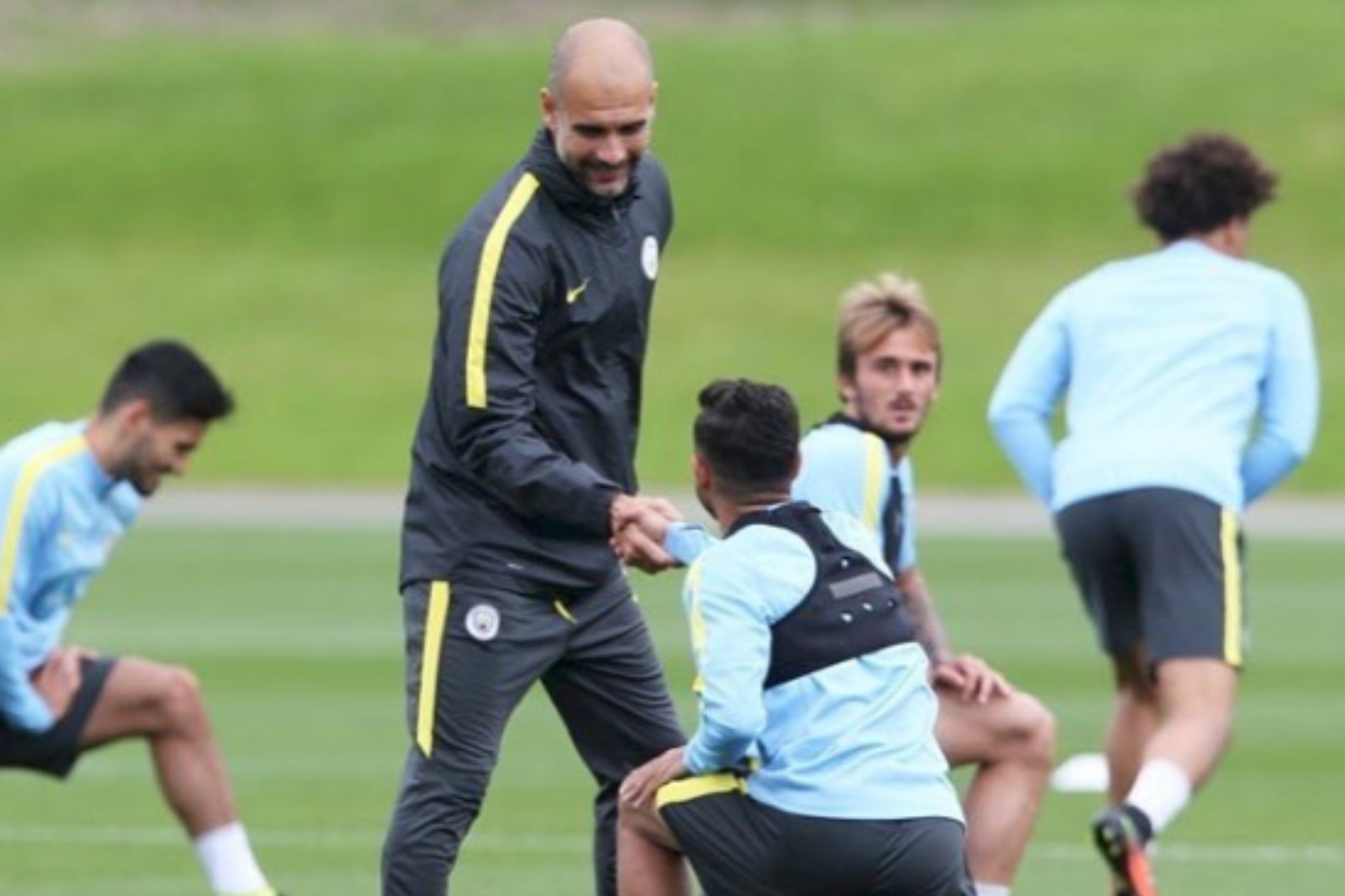 Paolo Fernandes con Pep y por detrás Aleix García.