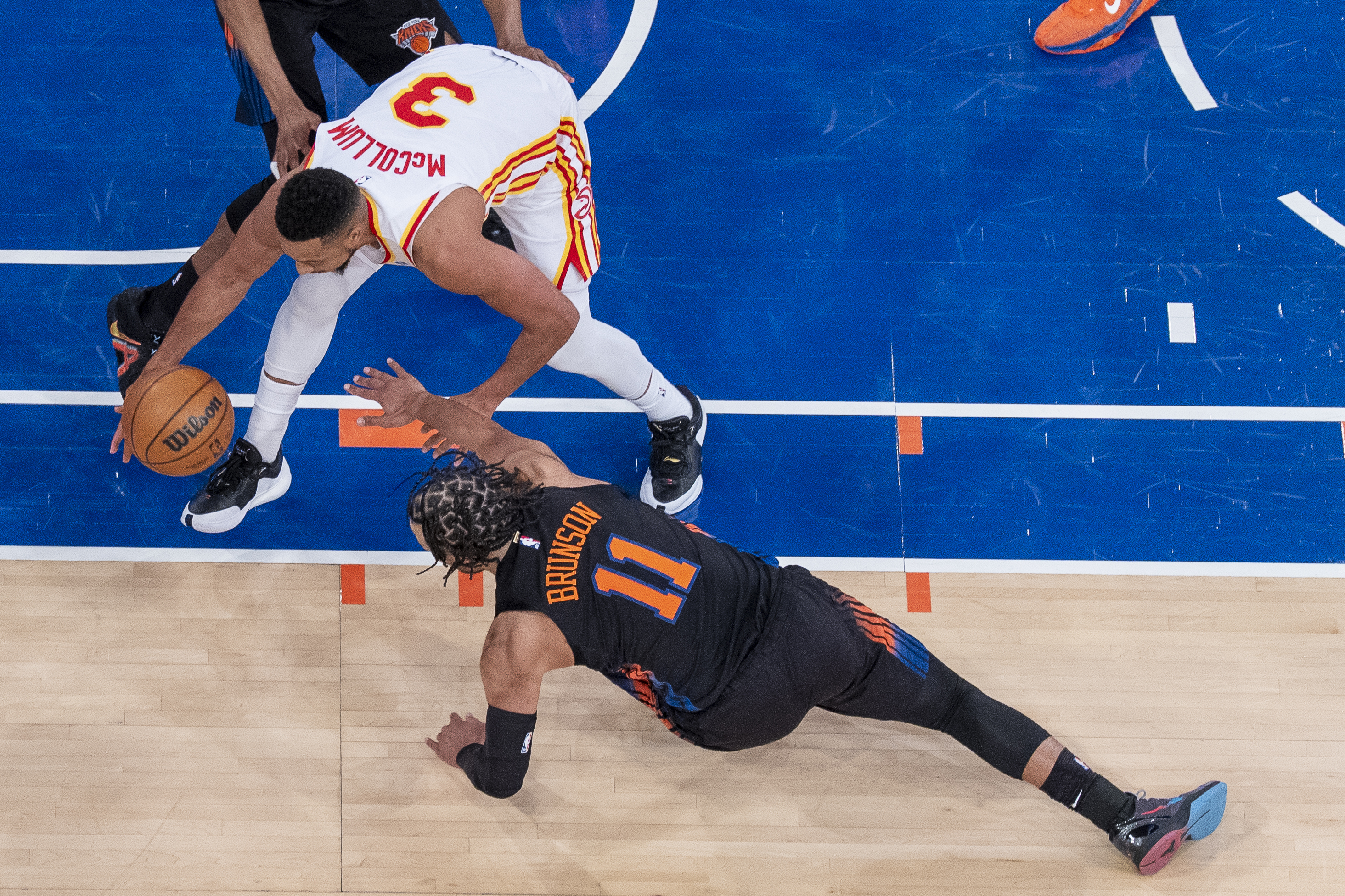 CJ McCollum se venga los insultos del Madison liderando la remontada de los Hawks ante los Knicks