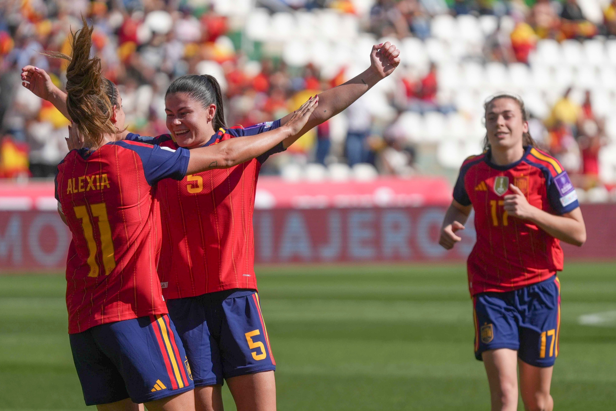 España celebra uno de los goles ante Ucrania.
