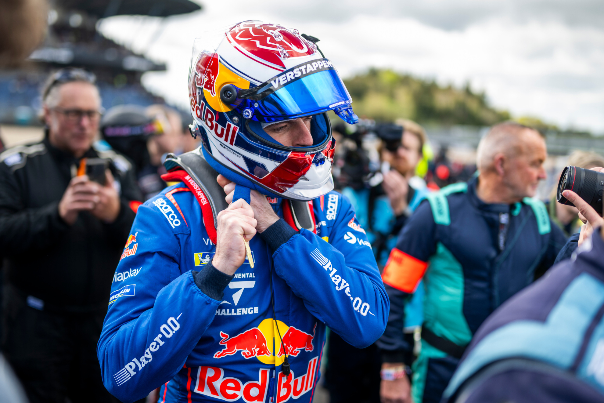 Verstappen, antes de subirse al coche.