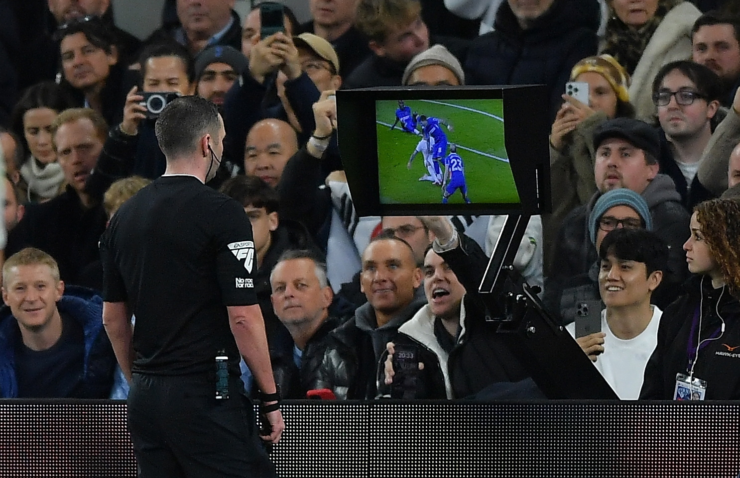 El VAR, en Inglaterra.