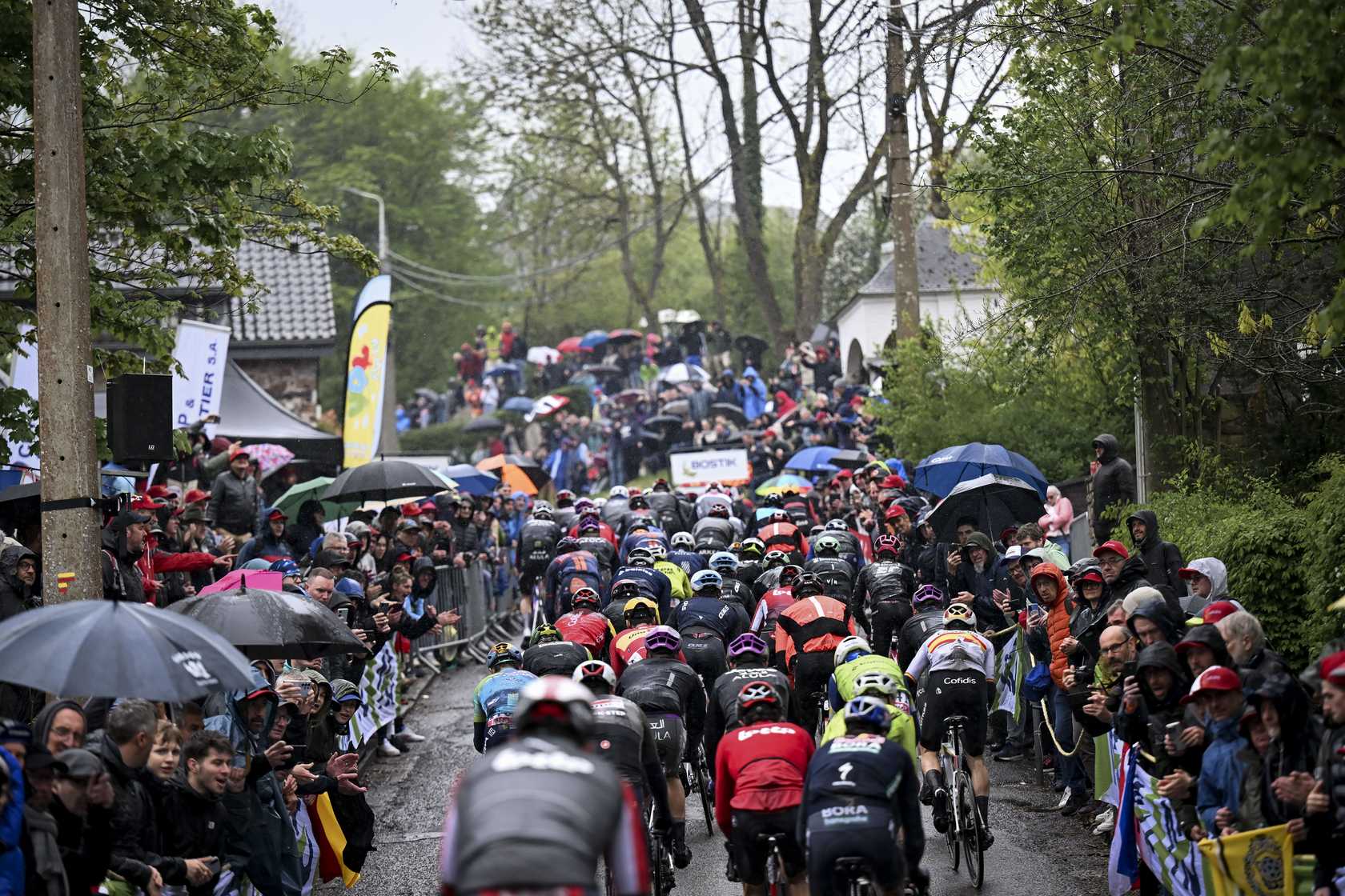 Ascenso del Muro de Huy durante la Flecha Valona 2025