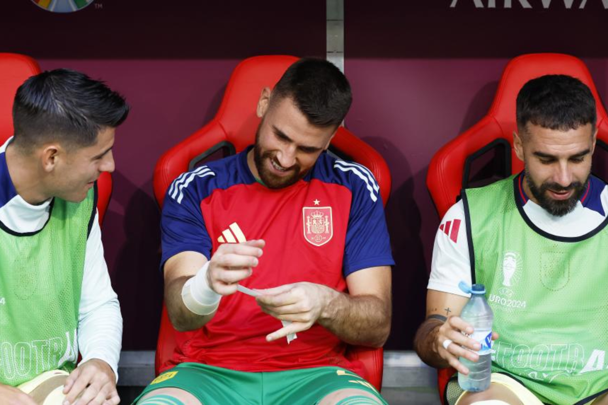 Morata, Unia Simón y Carvajal en el banquillo de España