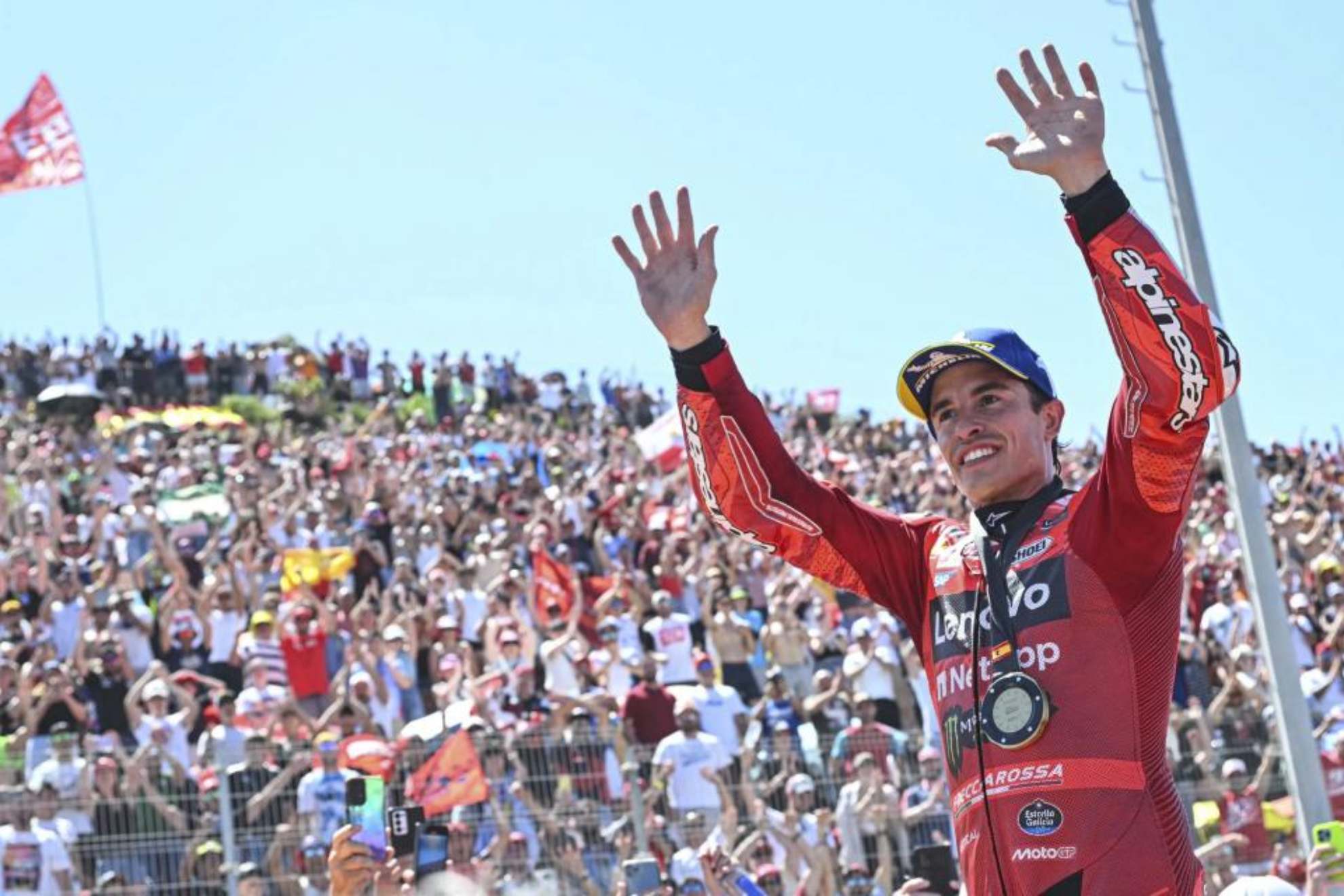 Márquez celebra su triunfo sprint en 2025.