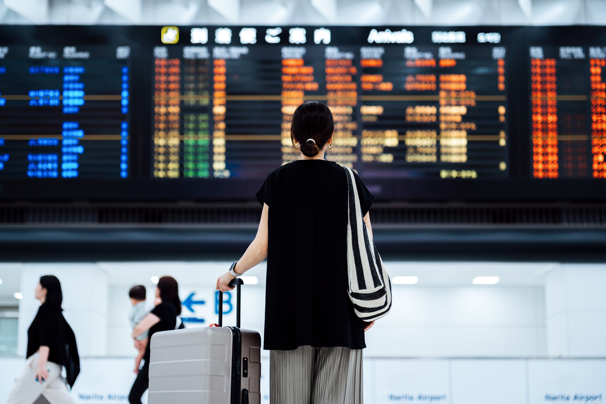 Una mujer, en el aeropuerto.
