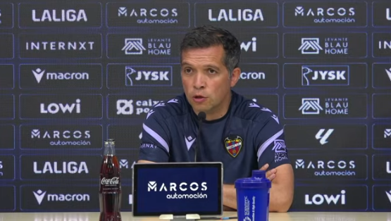 Luís Castro, en rueda de prensa.