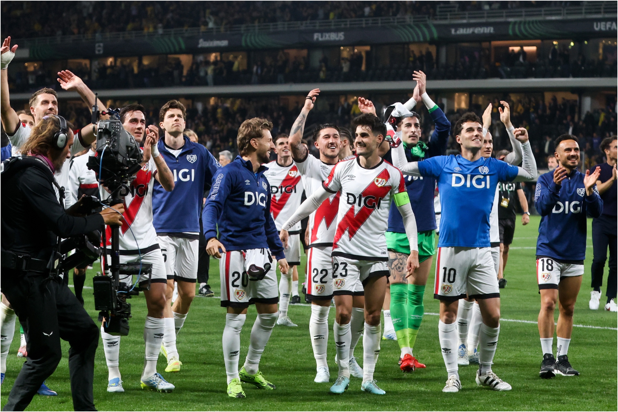 El Rayo festeja la clasificación a la semifinal de la Conference.