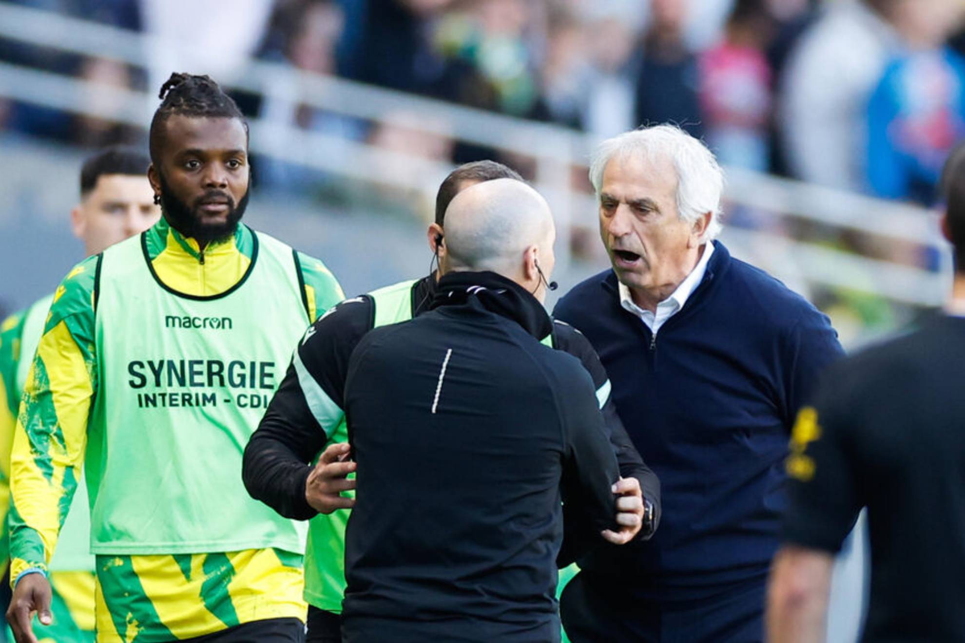 Halilhodzic protesta al árbitro